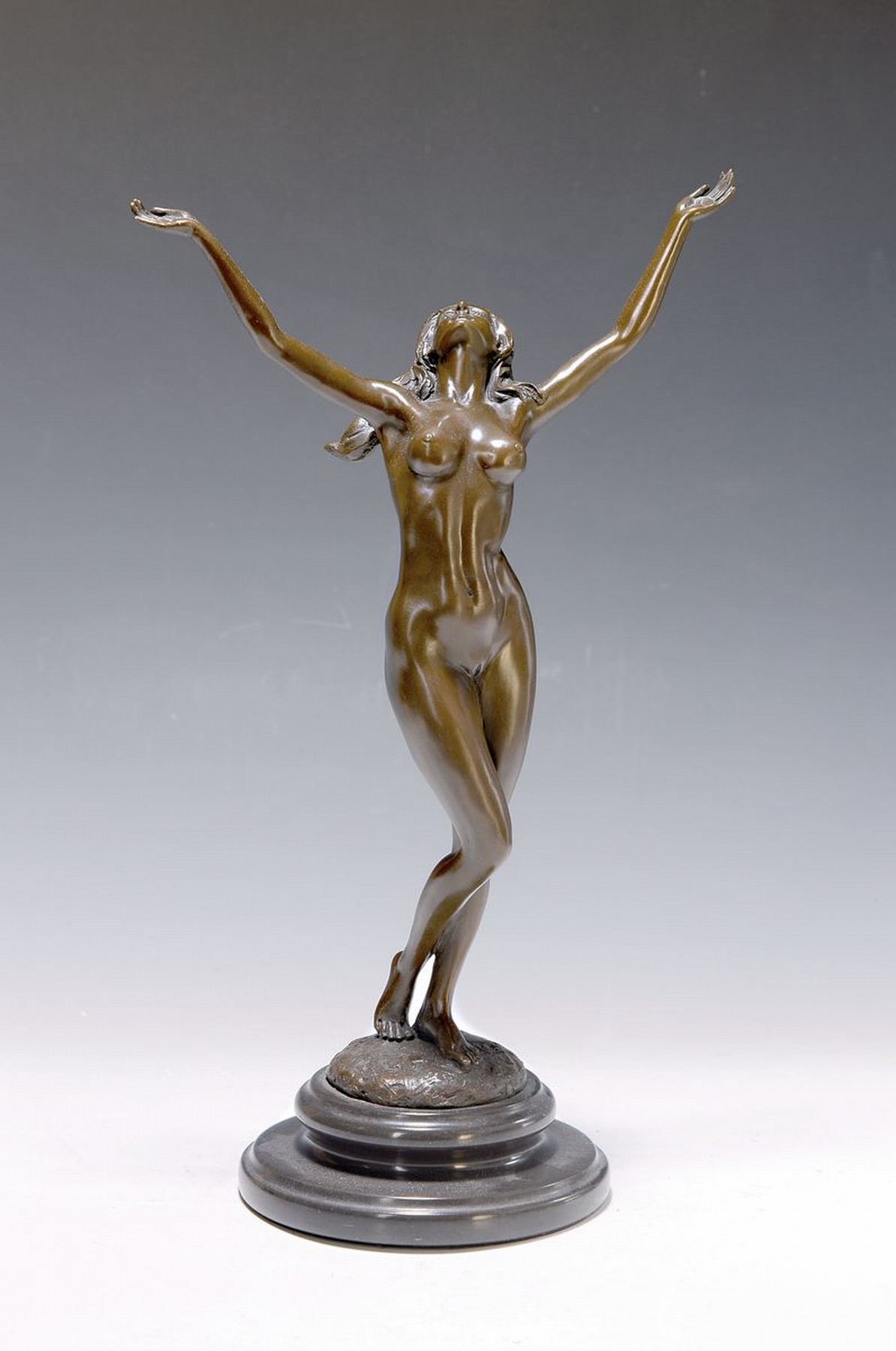 Raymondo, Bildhauer des 20.Jh., stehende weibliche Akt, sign., ca. 36x22 cm
