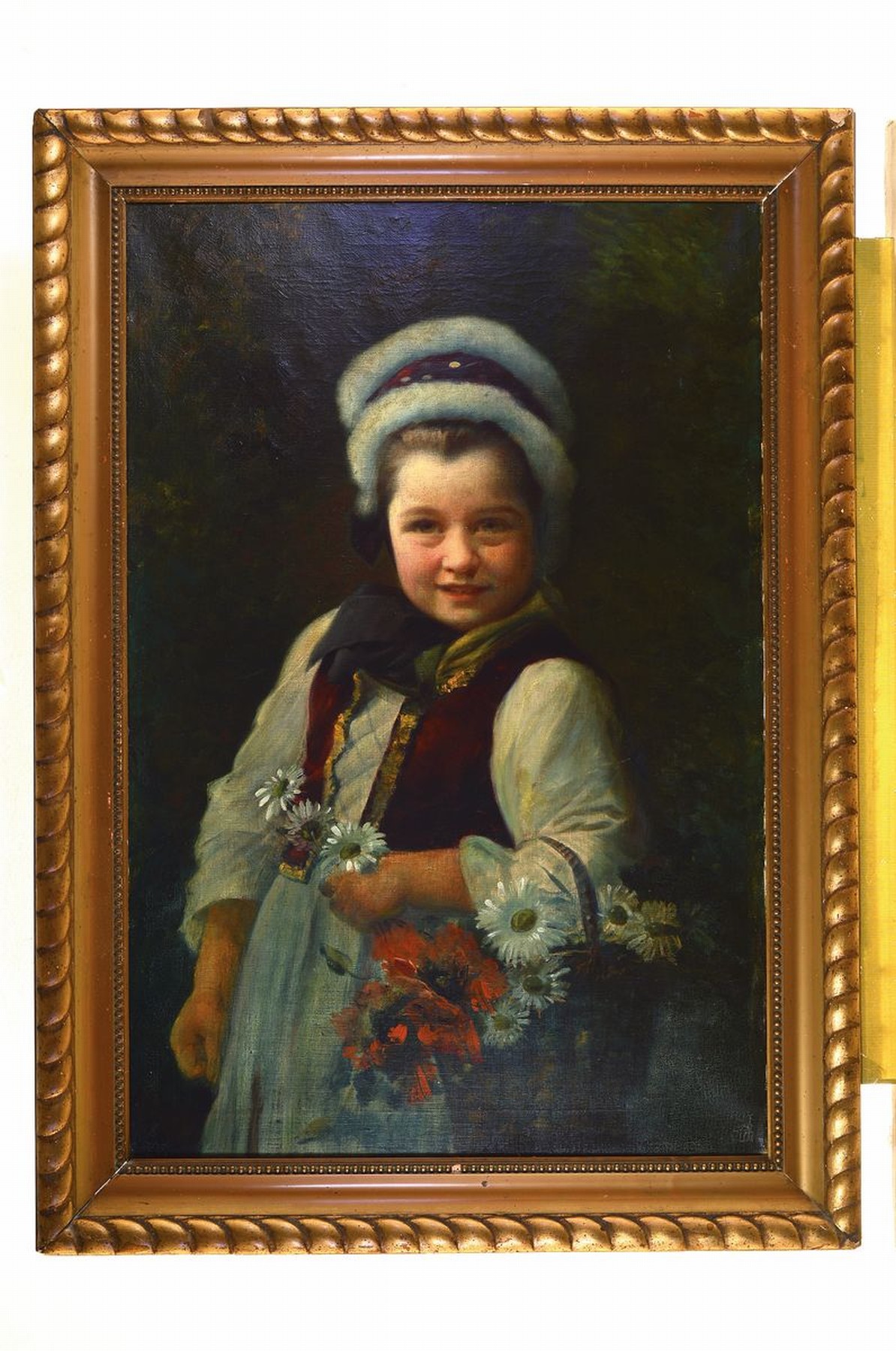 Detail k: Unbekannter Künstler, deutsch, um 1900, Porträt eines Mädchens mit Pelzmütze und Blumen in der Hand, Öl/Lwd, rest., ca. 90x60 cm, R. ca. 105x76cm
