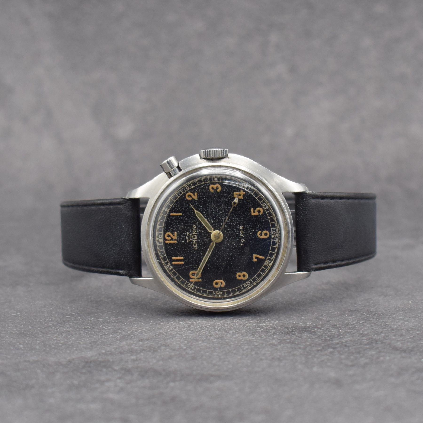 LEMANIA TG 195 Armbanduhr mit Stopp-Sekunde des schwedischen Militärs in Stahl, Schweiz um 1960, Handaufzug, asymetrisches Geh., verschr. Boden m. ...