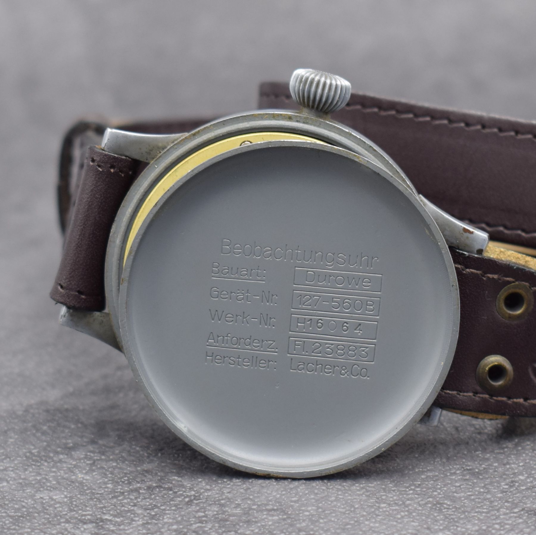 Detail f: LACO Fliegeruhr FL23883 der deutschen Luftwaffe, Deutschland um 1940, Handaufzug, grau lack. Metallgeh., aufgedr. Boden m. Werk-Nr. & handgrav. ...