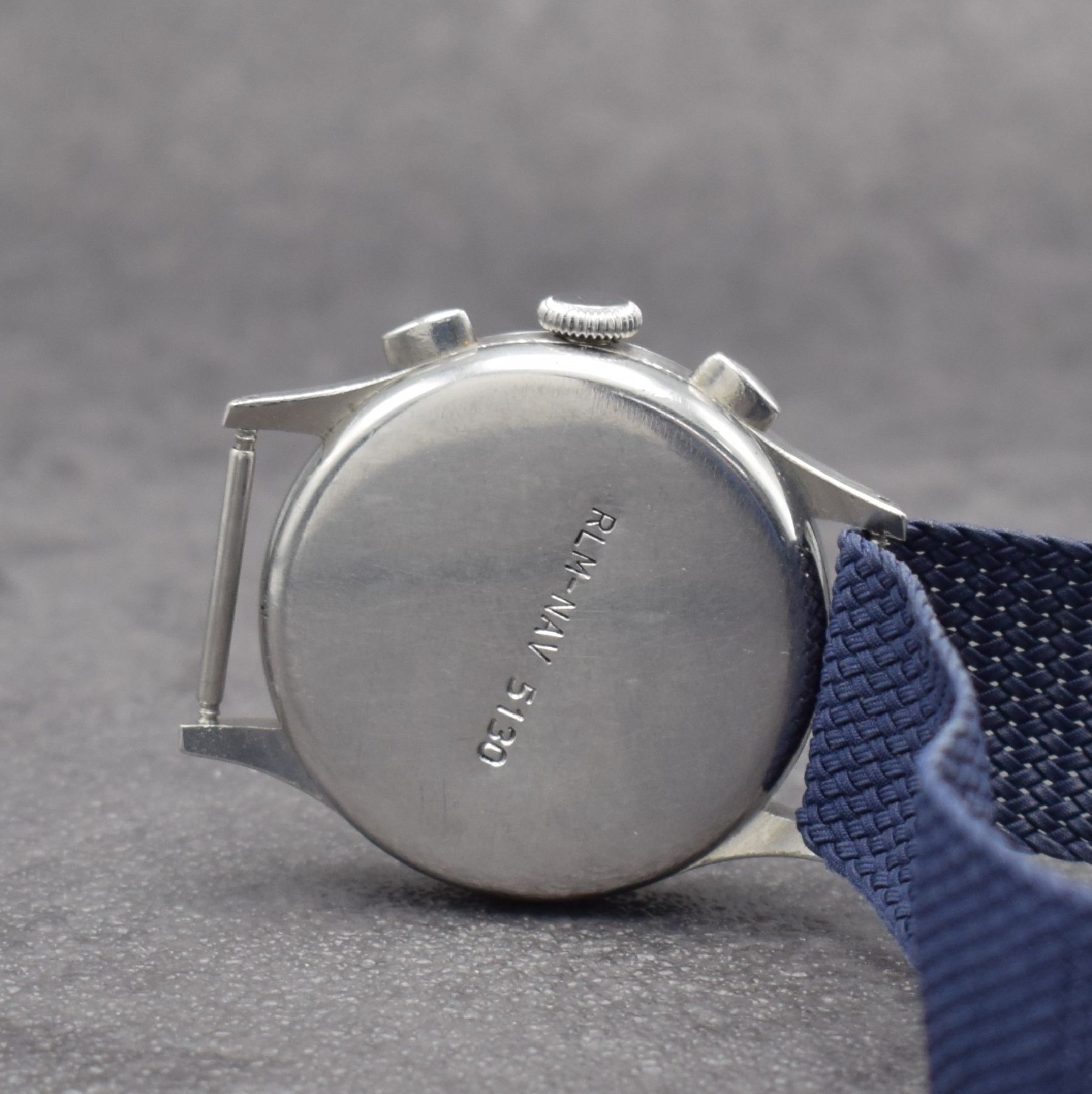 Detail e: LEMANIA schöner Herrenchronograph Kal. 15TL in Stahl, Schweiz um 1940, Handaufzug, gedr. Geh., Boden m. späterer RML-Grav., orig. Drücker & Krone, ...