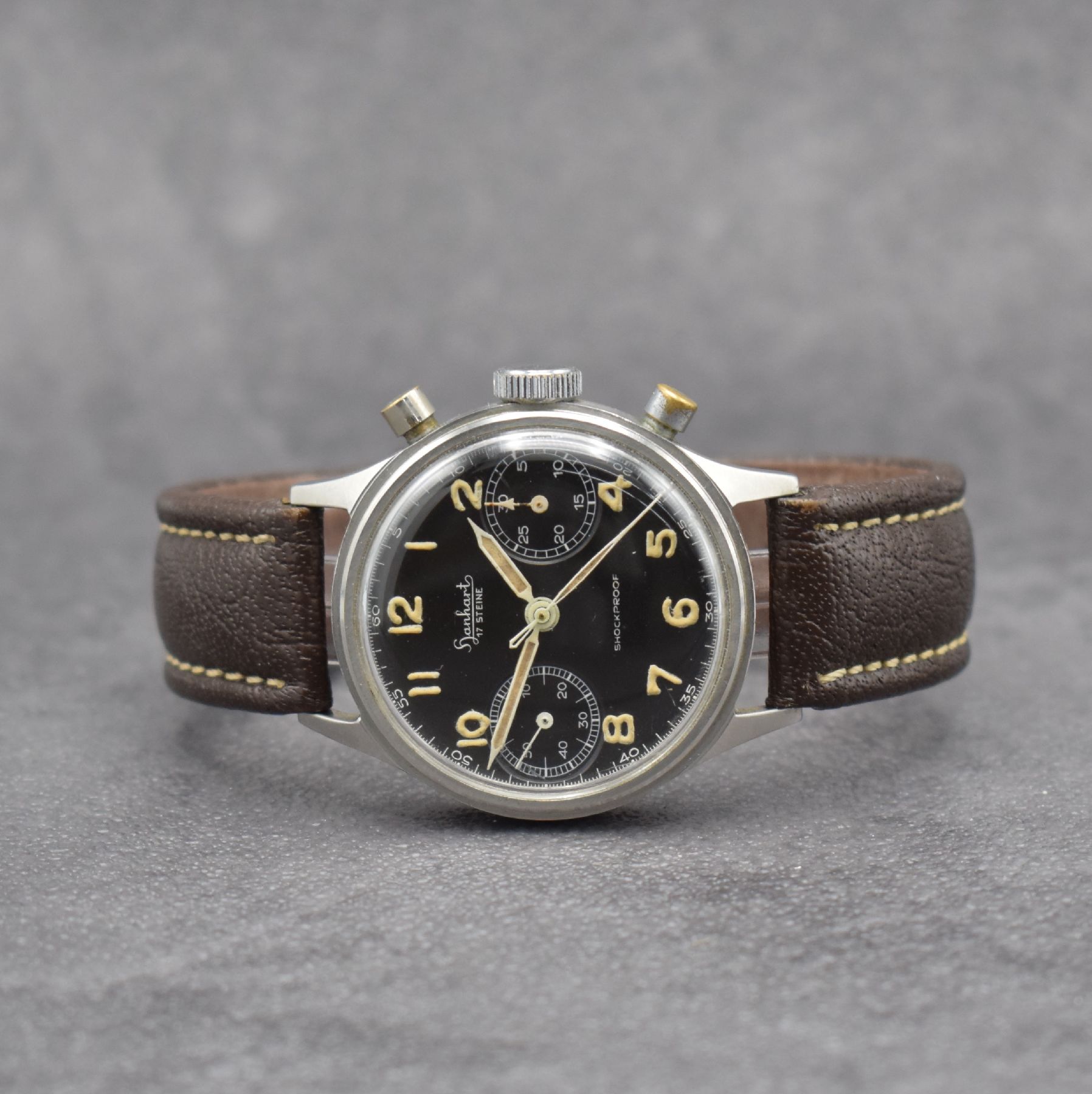 HANHART Fliegerchronograph mit Flyback in Stahl, Deutschland um 1960, Handaufzug, verschr. Geh. Lünette zu ers., schönes matt schwarzes Zifferbl. ...