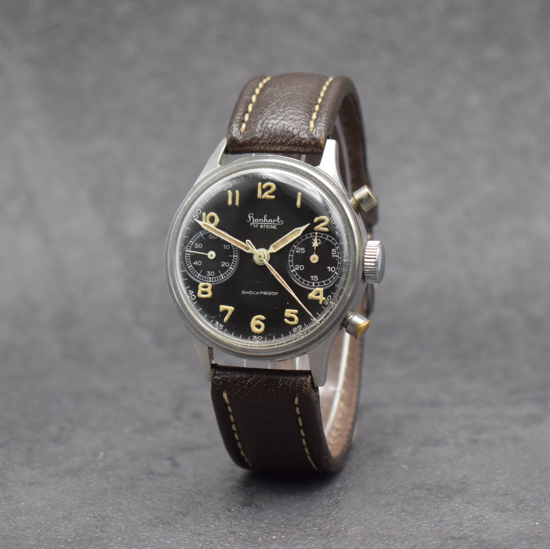 Detail b: HANHART Fliegerchronograph mit Flyback in Stahl, Deutschland um 1960, Handaufzug, verschr. Geh. Lünette zu ers., schönes matt schwarzes Zifferbl. ...