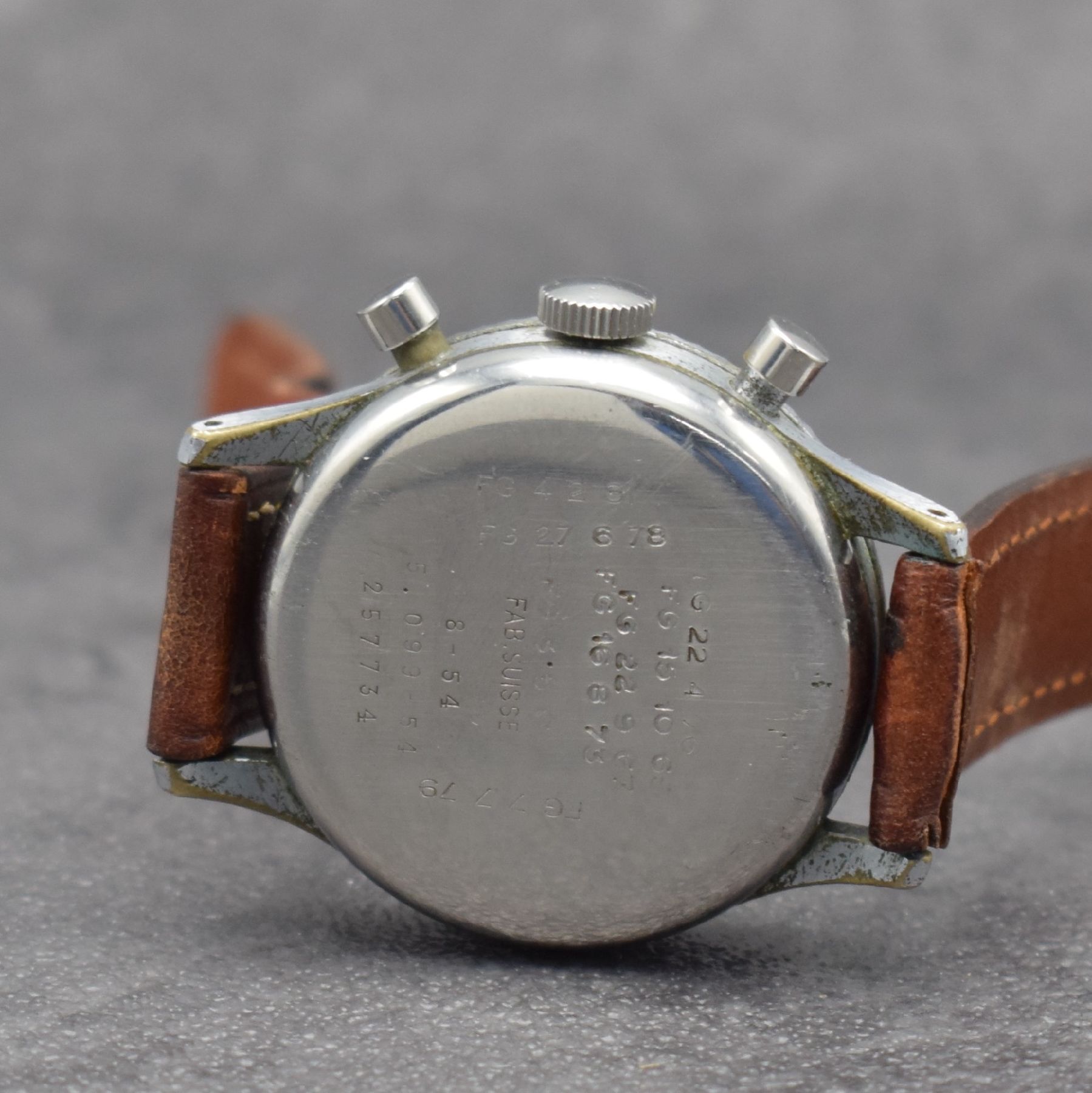 Detail c: J. AURICOSTE Type 20 Fliegerchronograph mit Flyback der französischen Luftwaffe, Schweiz um 1954, Handaufzug, verchr. Geh. berieben, geriffelte ...