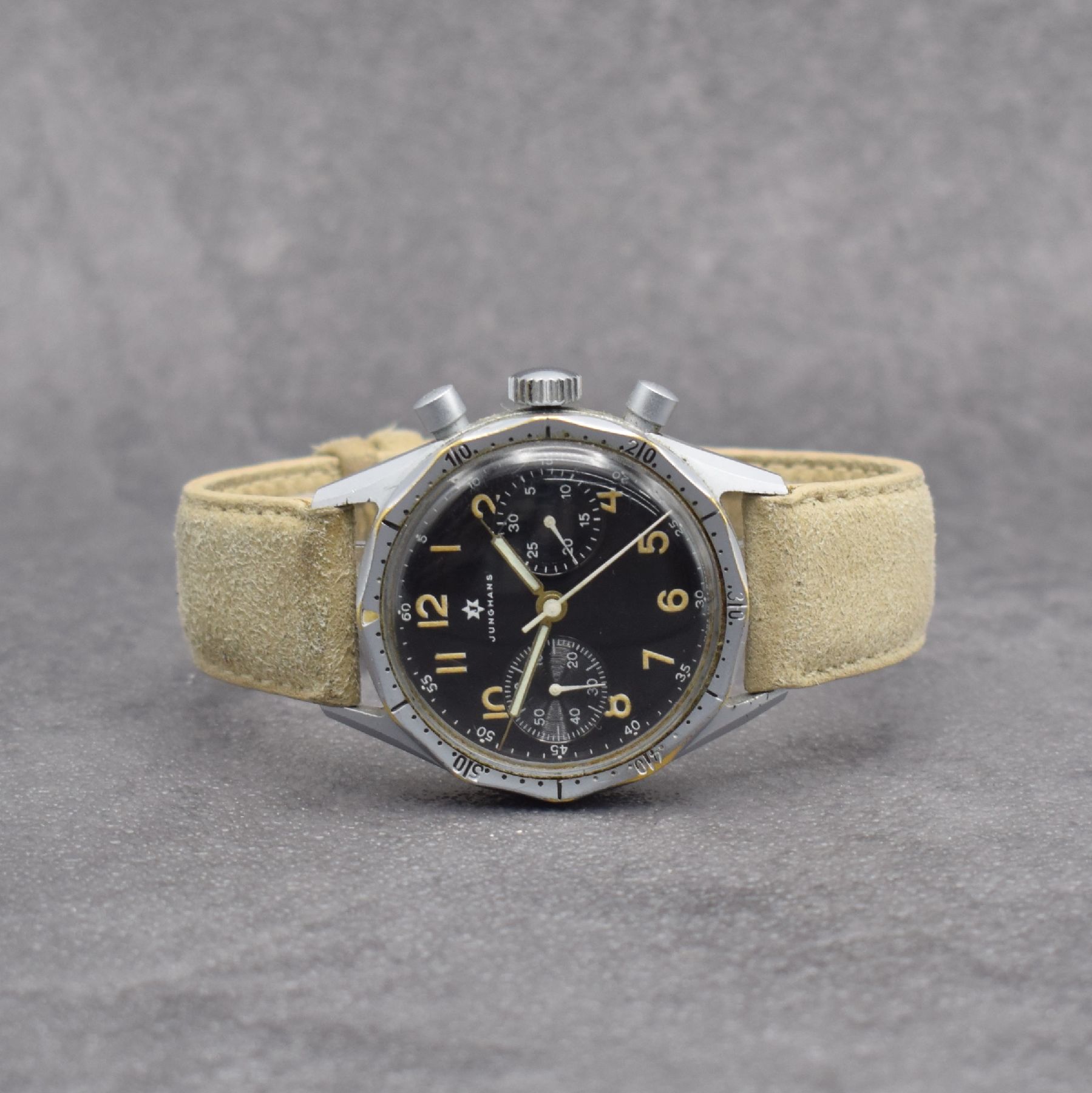 JUNGHANS 88 Fliegerchronograph der Bundeswehr, Deutschland um 1960, Handaufzug, matt verchr. Geh., Drehlünette m. 60er tlg., Krone & Drücker orig., ...