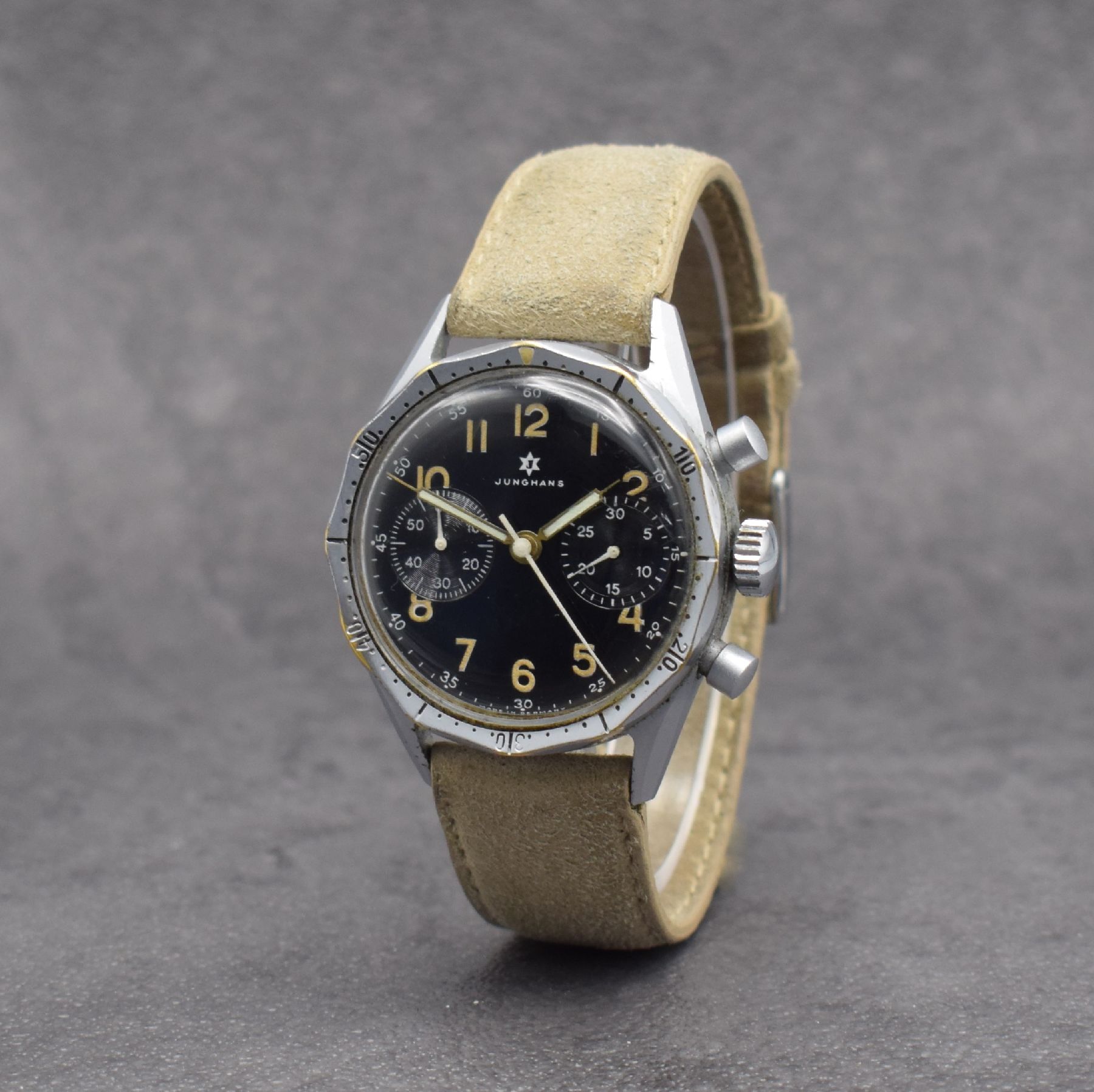 Detail b: JUNGHANS 88 Fliegerchronograph der Bundeswehr, Deutschland um 1960, Handaufzug, matt verchr. Geh., Drehlünette m. 60er tlg., Krone & Drücker orig., ...