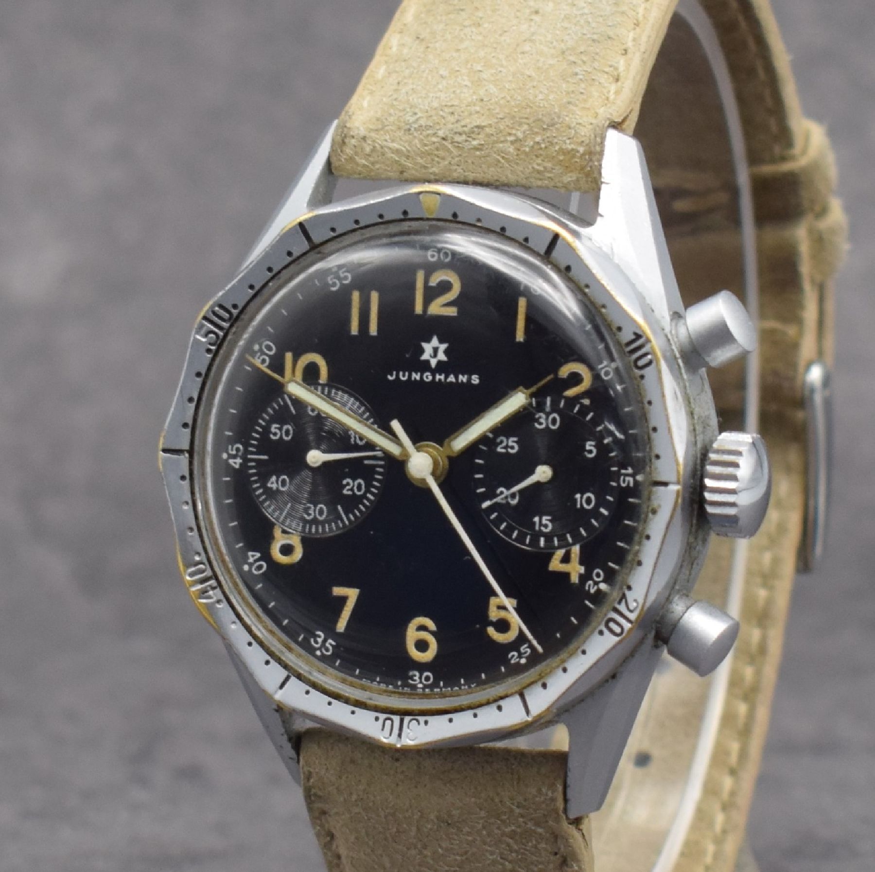 Detail c: JUNGHANS 88 Fliegerchronograph der Bundeswehr, Deutschland um 1960, Handaufzug, matt verchr. Geh., Drehlünette m. 60er tlg., Krone & Drücker orig., ...