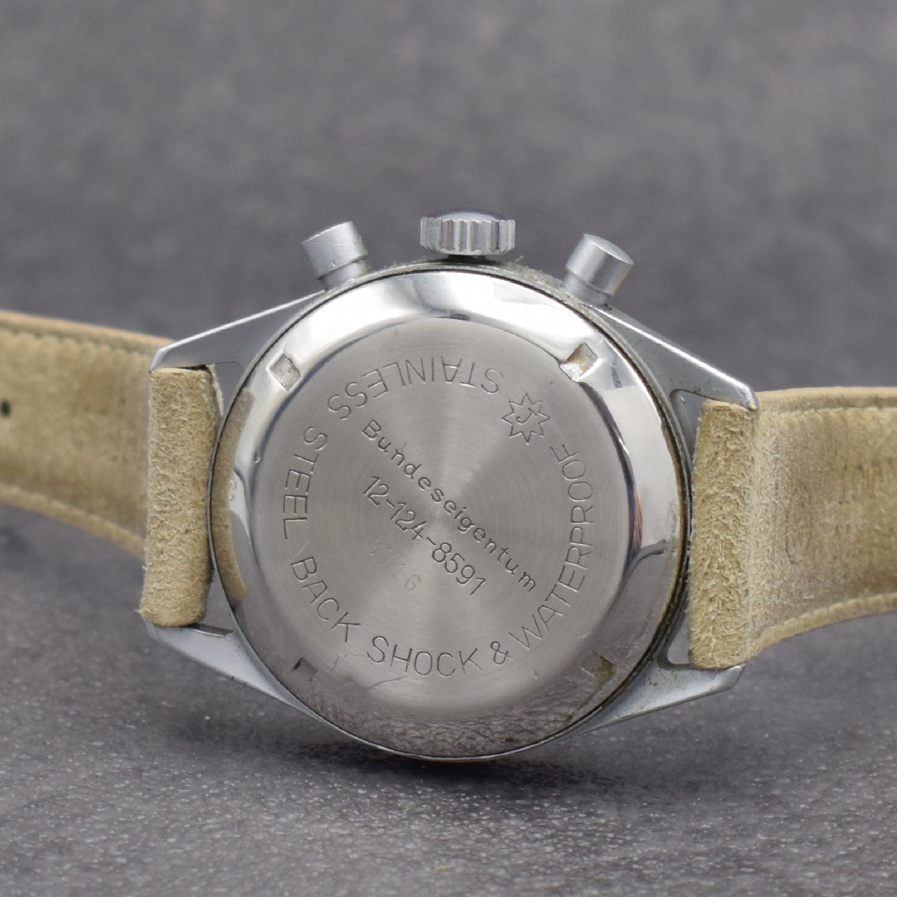 Detail e: JUNGHANS 88 Fliegerchronograph der Bundeswehr, Deutschland um 1960, Handaufzug, matt verchr. Geh., Drehlünette m. 60er tlg., Krone & Drücker orig., ...