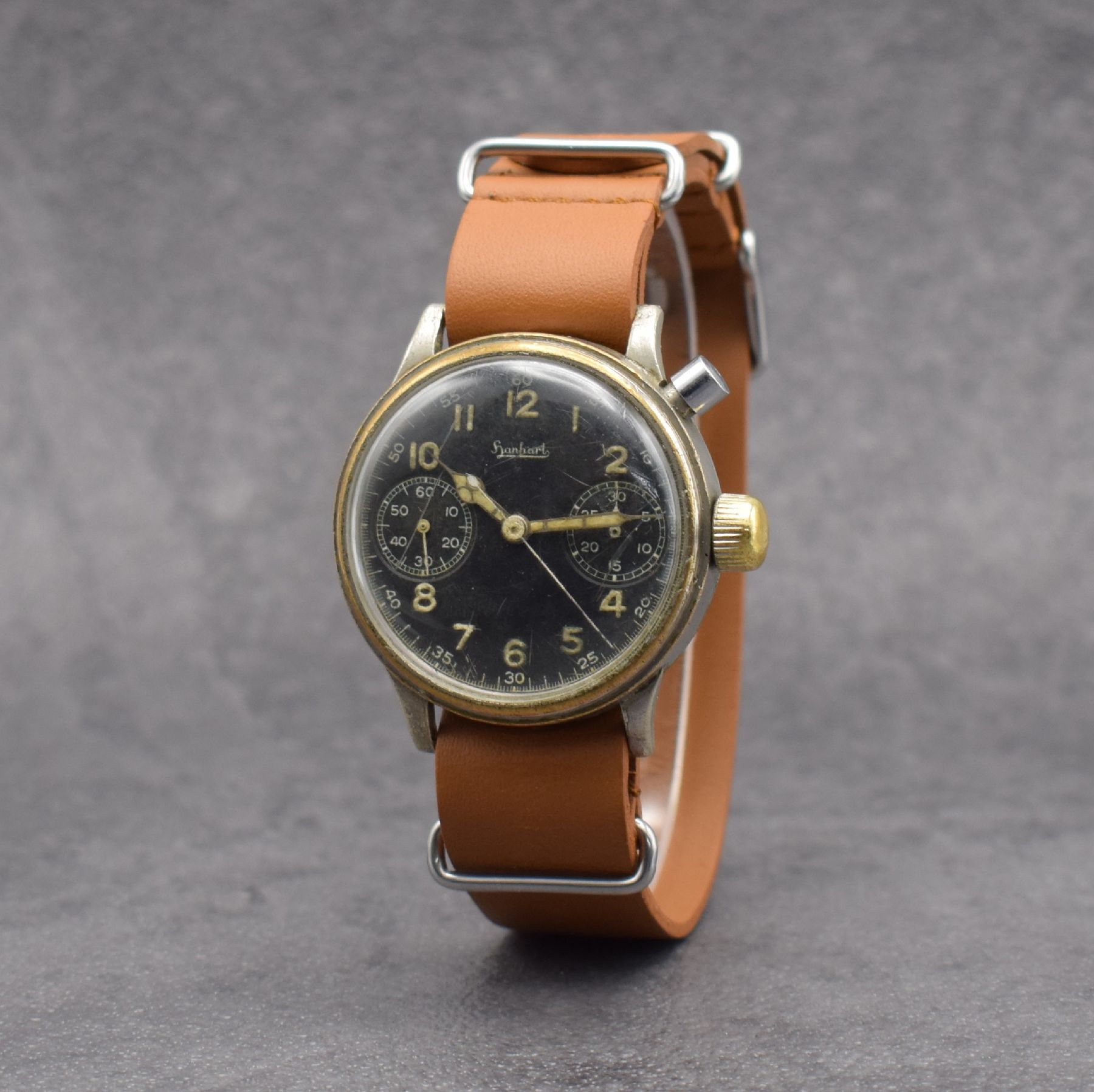 Detail b: HANHART 1-Drücker Flieger-Chronograph Kaliber 40, Deutschland um 1940, Handaufzug, vern. Messinggeh. stark berieben, Boden verschr., Drehlünette zu ...