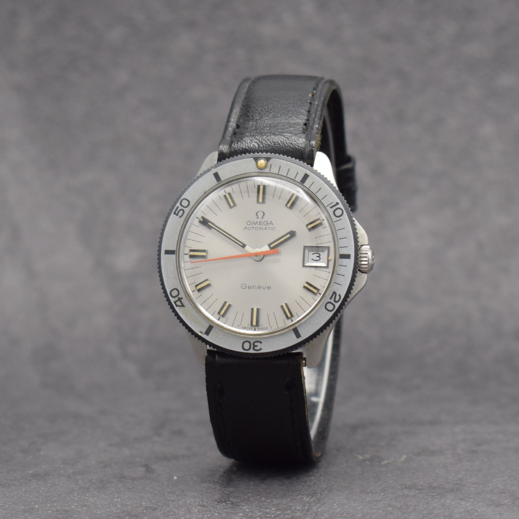 Detail b: OMEGA Geneve seltene nahezu neuwertige Herrensportuhr in Stahl, Schweiz um 1969, Automatik, Ref. 166.054, verschr. Boden noch m. Schutzlack, ...