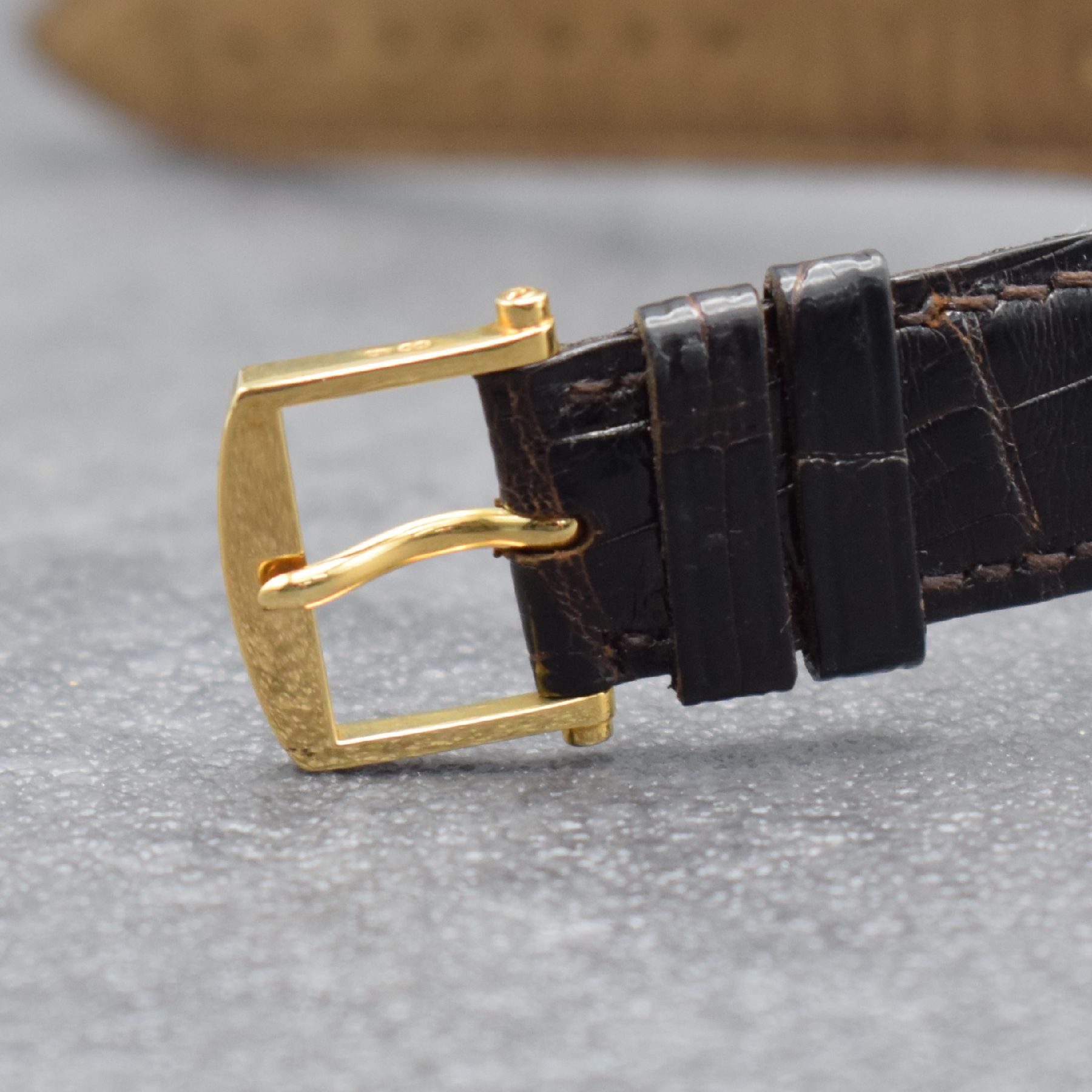 Detail i: BREGUET feine Herrenarmbanduhr Classique mit Mondphase, Gangreserve & Datum in GG 750/000 Referenz 3137, Schweiz um 1999, Automatik, beids. vergl., ...