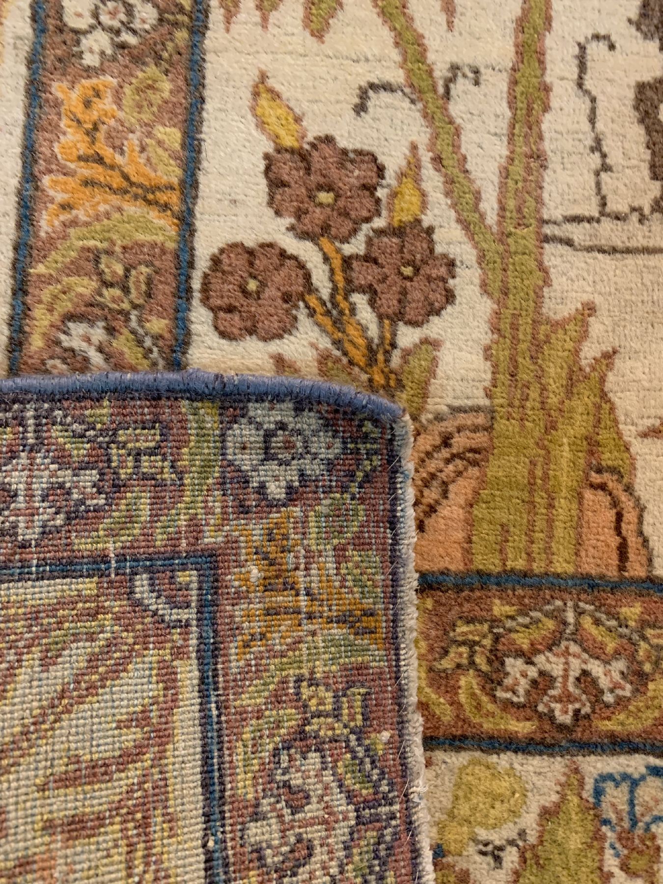 Detail f: Seltener Täbriz Hadjalili, Nordwestpersien, um 1920/1930, Wolle geknüpft auf Baumwolle, ausgefallene Tier Motive auf hellem Grund, ca.174 x 123 ...