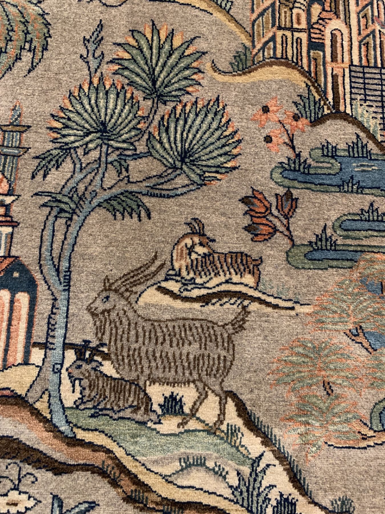 Detail b: Seltener feiner Kork Keschan, Zentralpersien, um 1930, Korkwolle geknüpft auf Baumwolle, ausgefallener Bildteppich mit Landschaftsdarstellung und ...