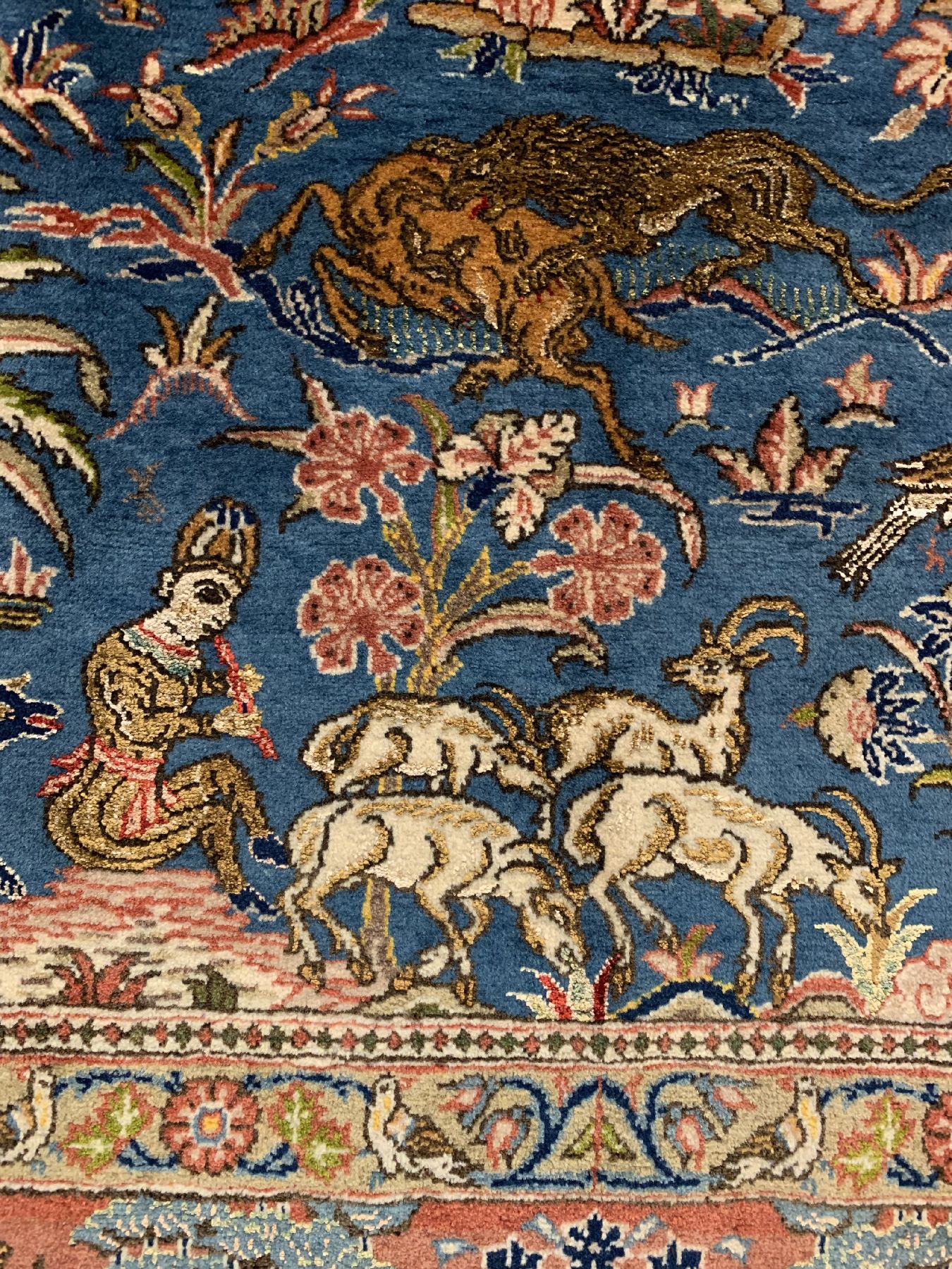 Detail b: Feiner Ghom Kork, Persien, um1940/50, Korkwolle mit Seide geknüpft auf Baumwolle, ausgefallener Jagdteppich mit seltener Farbgebung, ca.214 x 154 ...