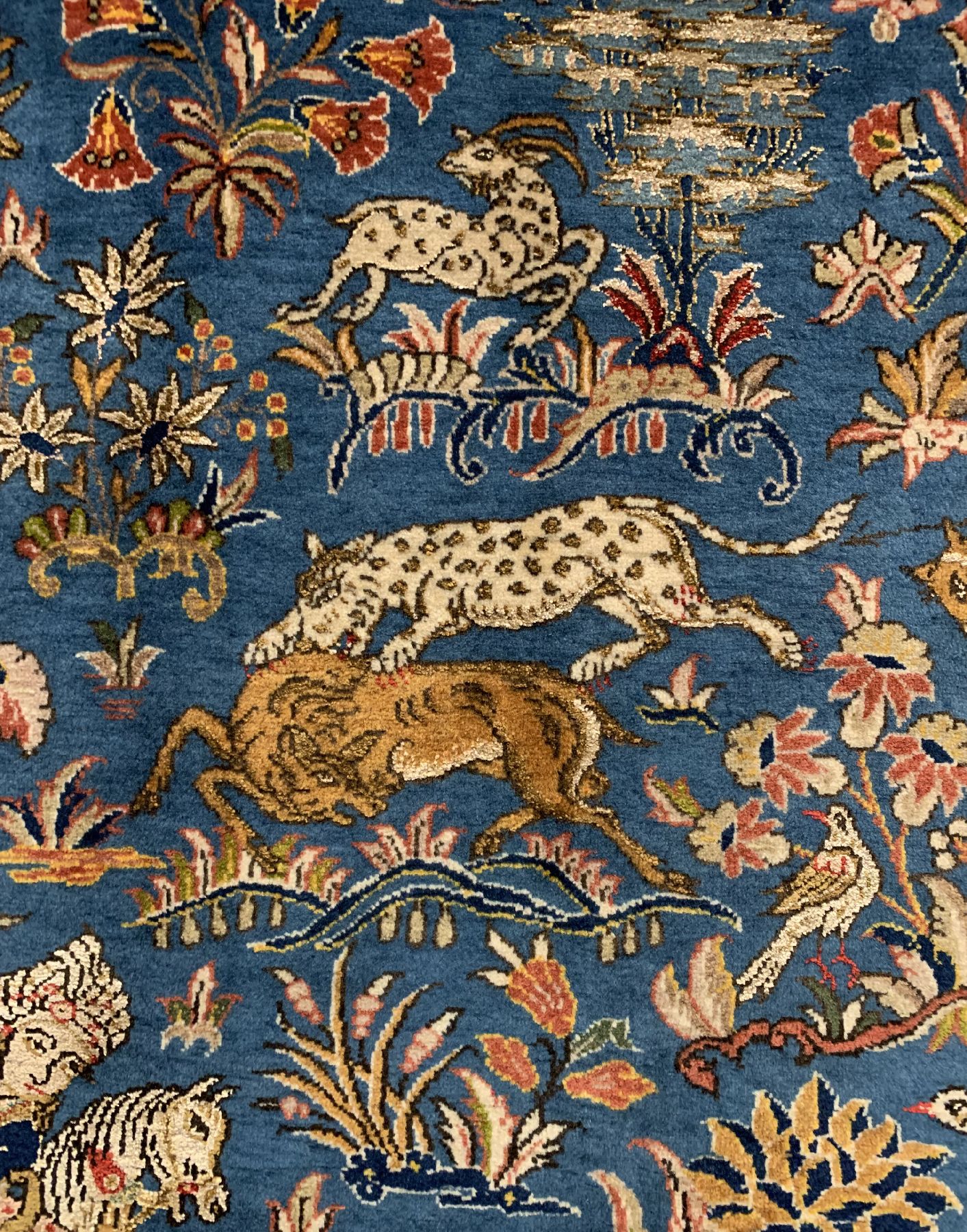 Detail d: Feiner Ghom Kork, Persien, um1940/50, Korkwolle mit Seide geknüpft auf Baumwolle, ausgefallener Jagdteppich mit seltener Farbgebung, ca.214 x 154 ...