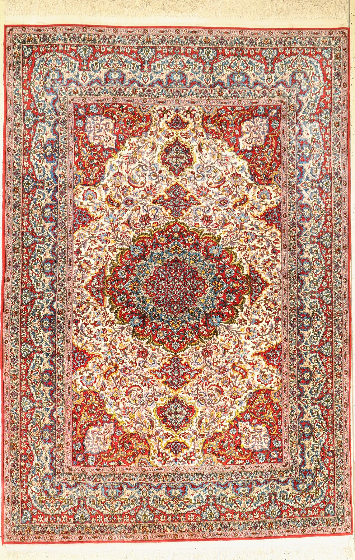 Sehr feiner Esfahan (18 Kheft), Persien, um 1940/50, Korkwolle geknüpft auf Seide, Bemerkenswerte feine Knüpfung, ca. 233 x 160 cm,ca. 1.2 Mio ...
