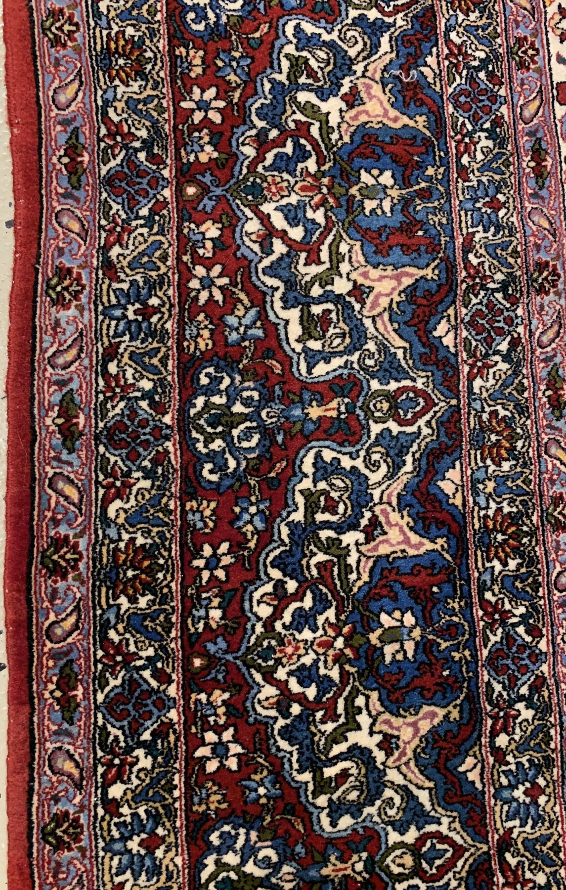 Detail d: Sehr feiner Esfahan (18 Kheft), Persien, um 1940/50, Korkwolle geknüpft auf Seide, Bemerkenswerte feine Knüpfung, ca. 233 x 160 cm,ca. 1.2 Mio ...