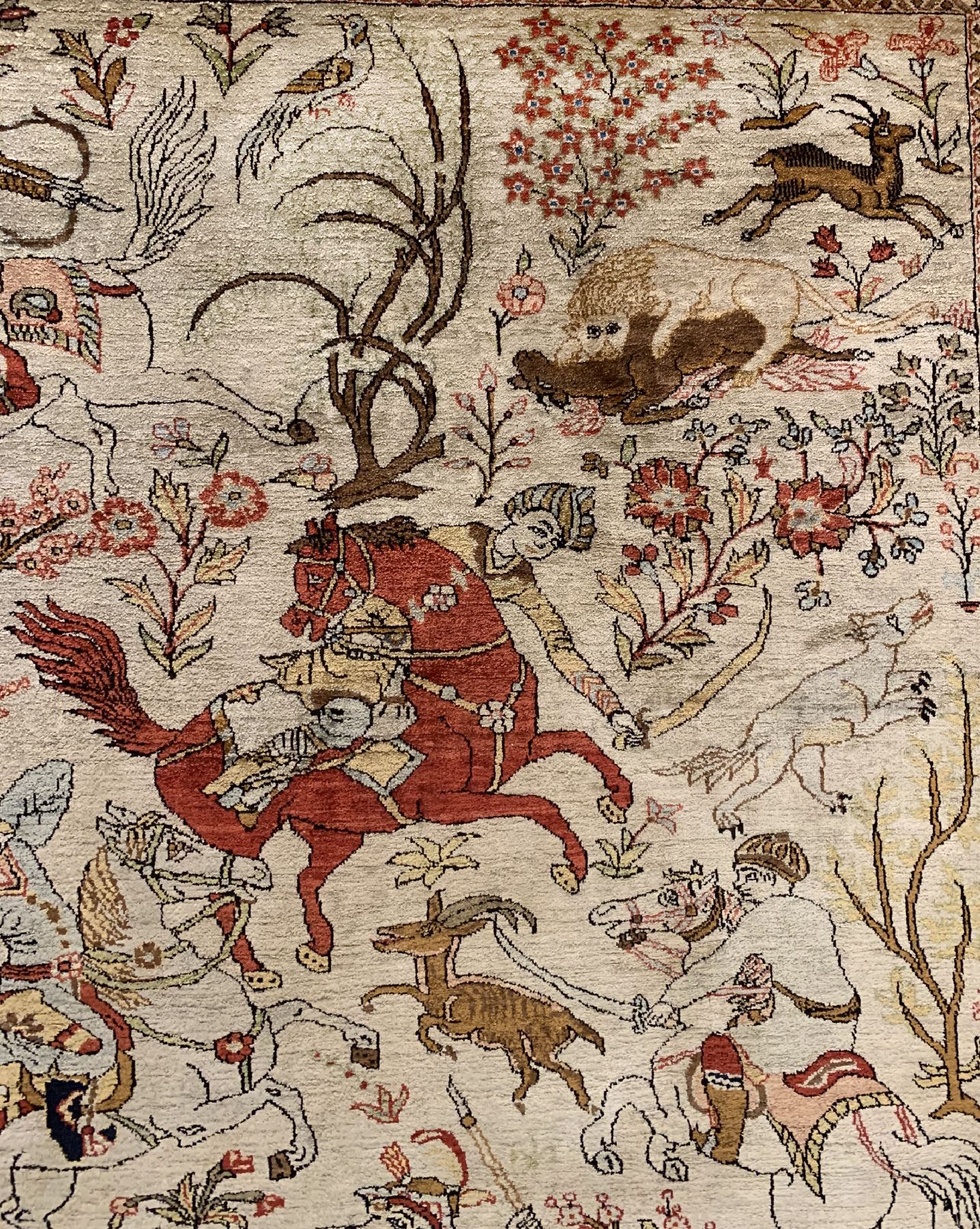 Detail a: Seltener Seiden Ghom , Persien, um 1940 reine Naturseide, Jagdszene auf hellem Grund aus der Meisterwerkstatt Shakeri, ca. 204 x 142 cm, EHZ:2(guter ...