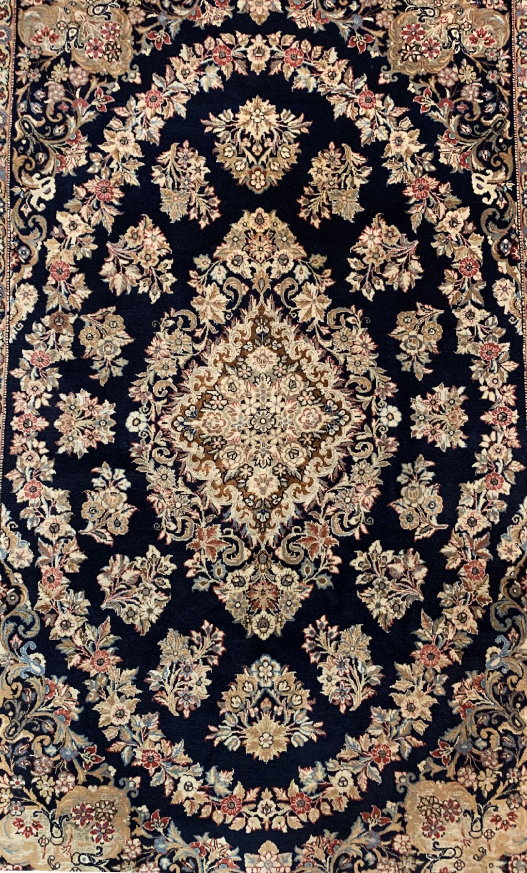 Detail a: Ghom Kork fein, Persien, um 1940/50, Korkwolle mit Seide geknüpft auf Seide, ca.226 x 140 cm, EHZ:2(guter Zustand).