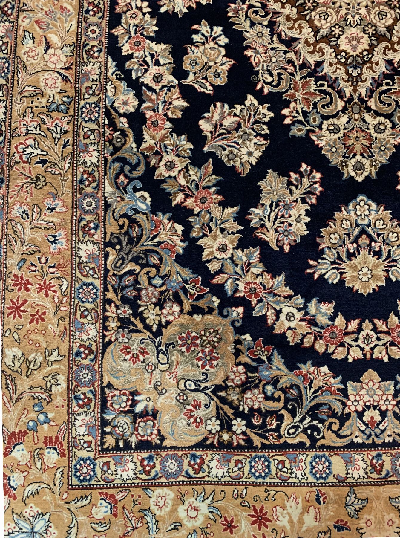 Detail b: Ghom Kork fein, Persien, um 1940/50, Korkwolle mit Seide geknüpft auf Seide, ca.226 x 140 cm, EHZ:2(guter Zustand).