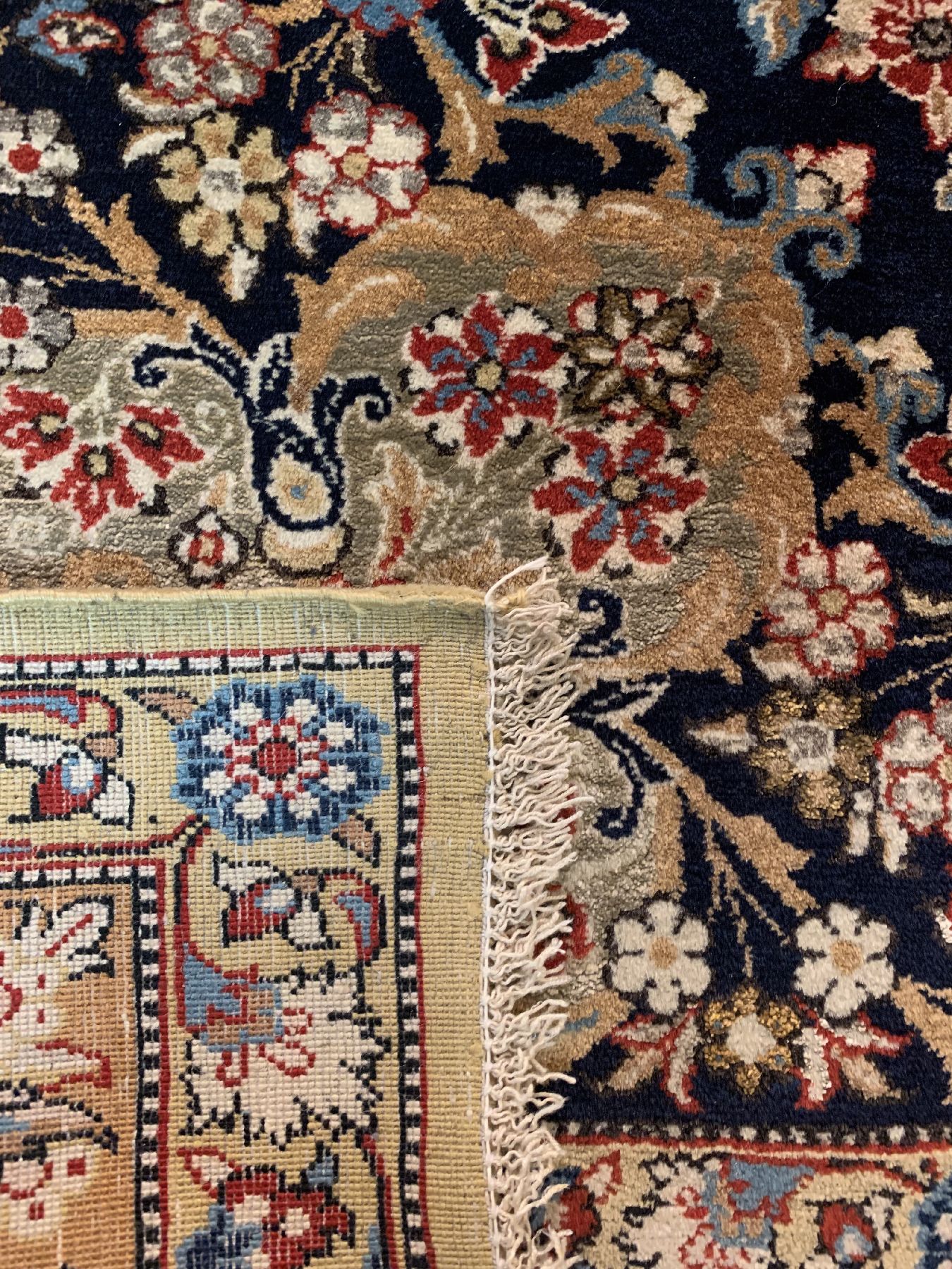 Detail d: Ghom Kork fein, Persien, um 1940/50, Korkwolle mit Seide geknüpft auf Seide, ca.226 x 140 cm, EHZ:2(guter Zustand).