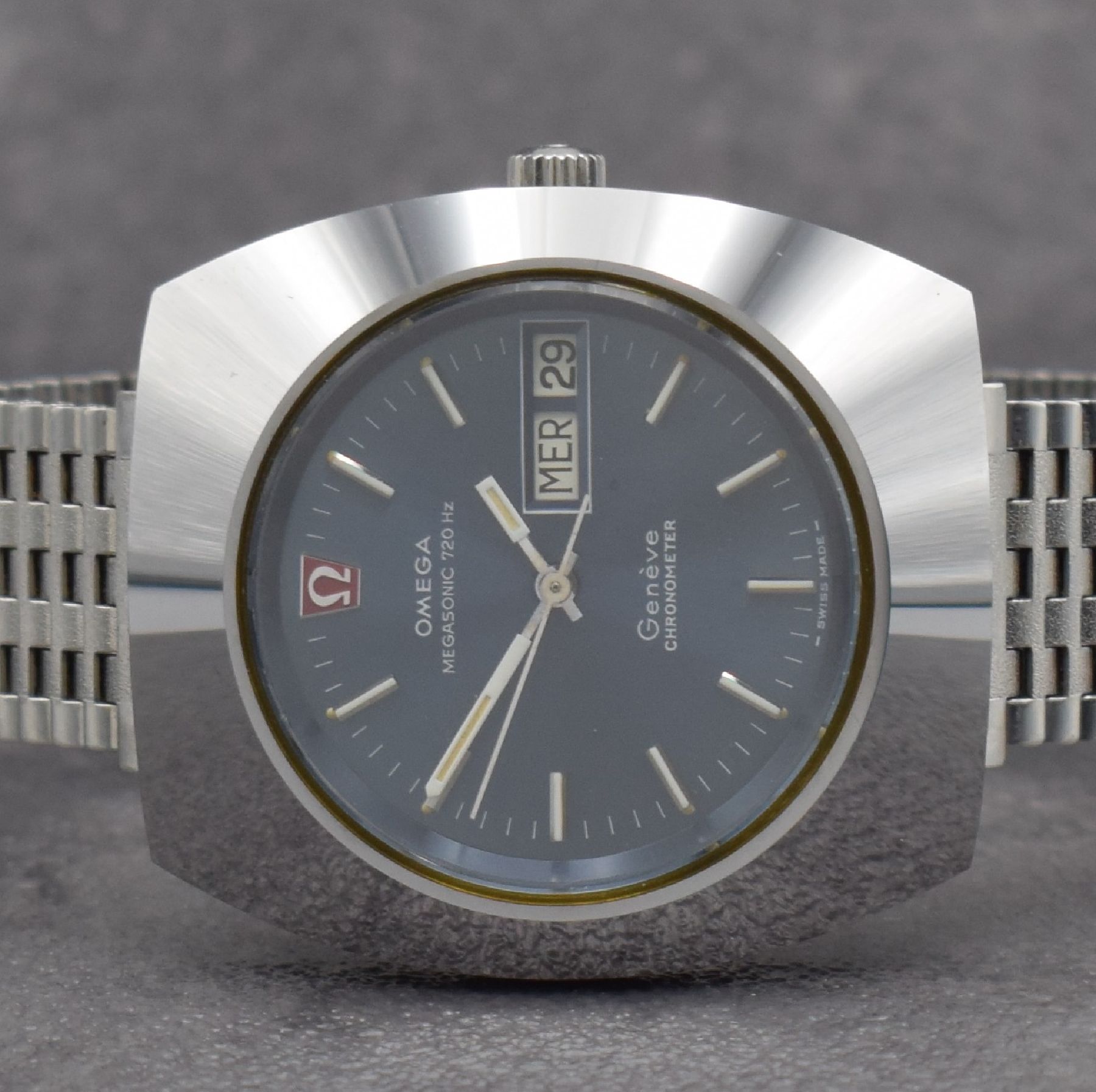 Detail a: OMEGA Chronometer Megasonic 720 Hz sehr seltene Herrenarmbanduhr in Stahl / Hartmetall, Schweiz um 1973, Stimmgabelschwinger, Ref. 198.0055, massives ...