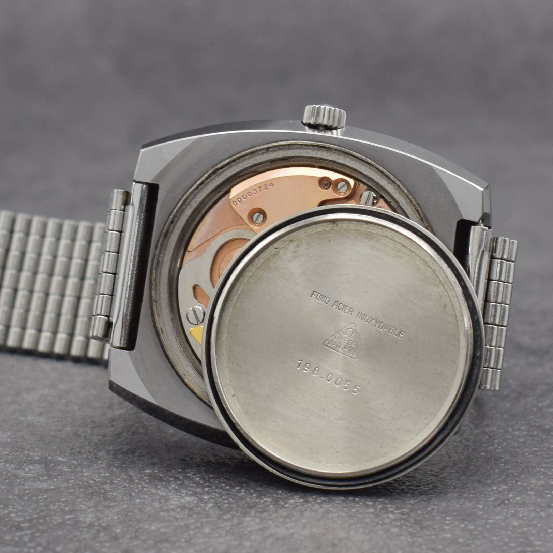Detail h: OMEGA Chronometer Megasonic 720 Hz sehr seltene Herrenarmbanduhr in Stahl / Hartmetall, Schweiz um 1973, Stimmgabelschwinger, Ref. 198.0055, massives ...
