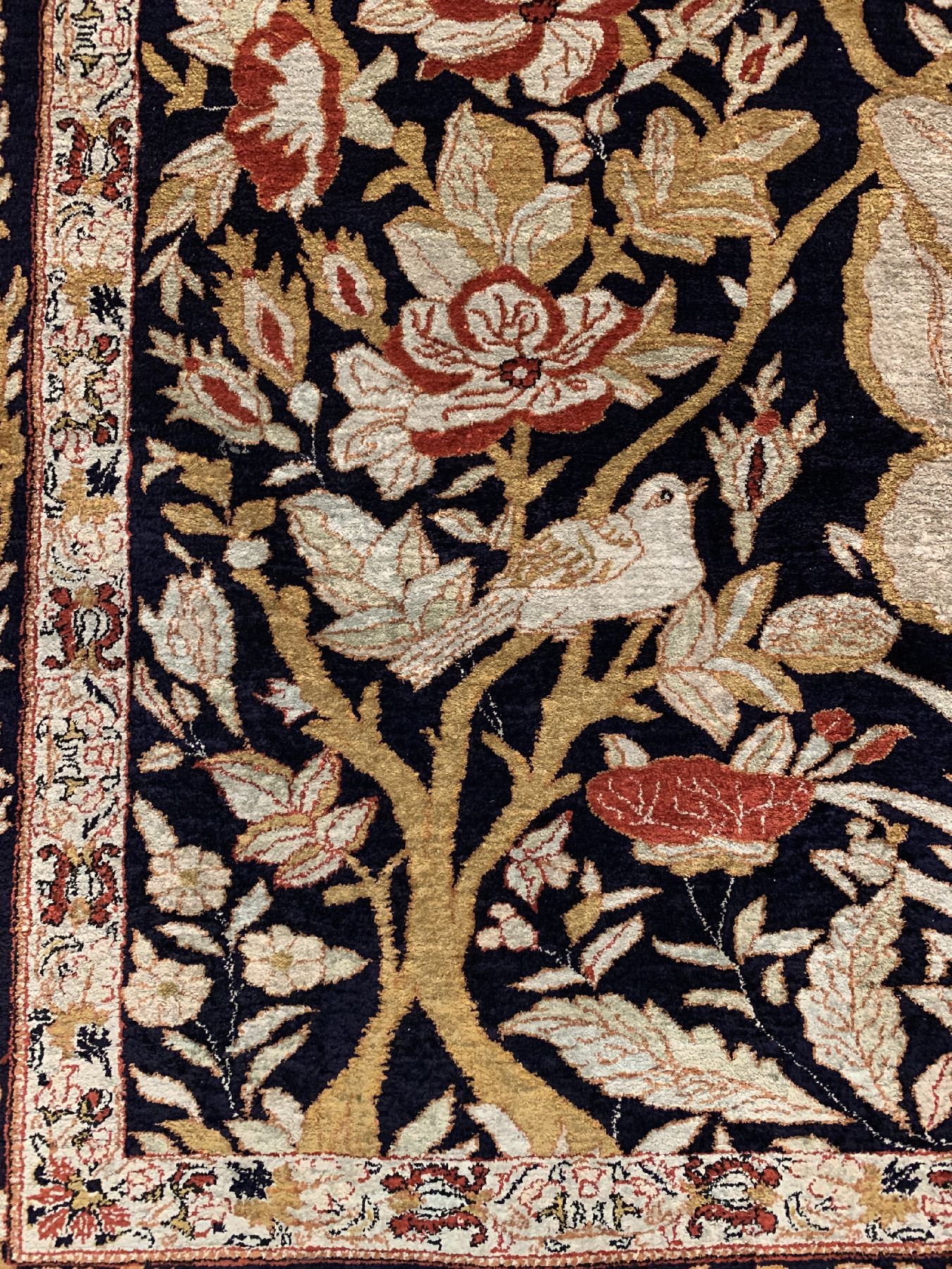 Detail d: Seltener feiner Seiden Ghom der Meisterwerkstatt Shakeri, Persien, um 1930/40, reine Naturseide, schwarzgrundiger Seiden Ghom mit aufwendigem ...