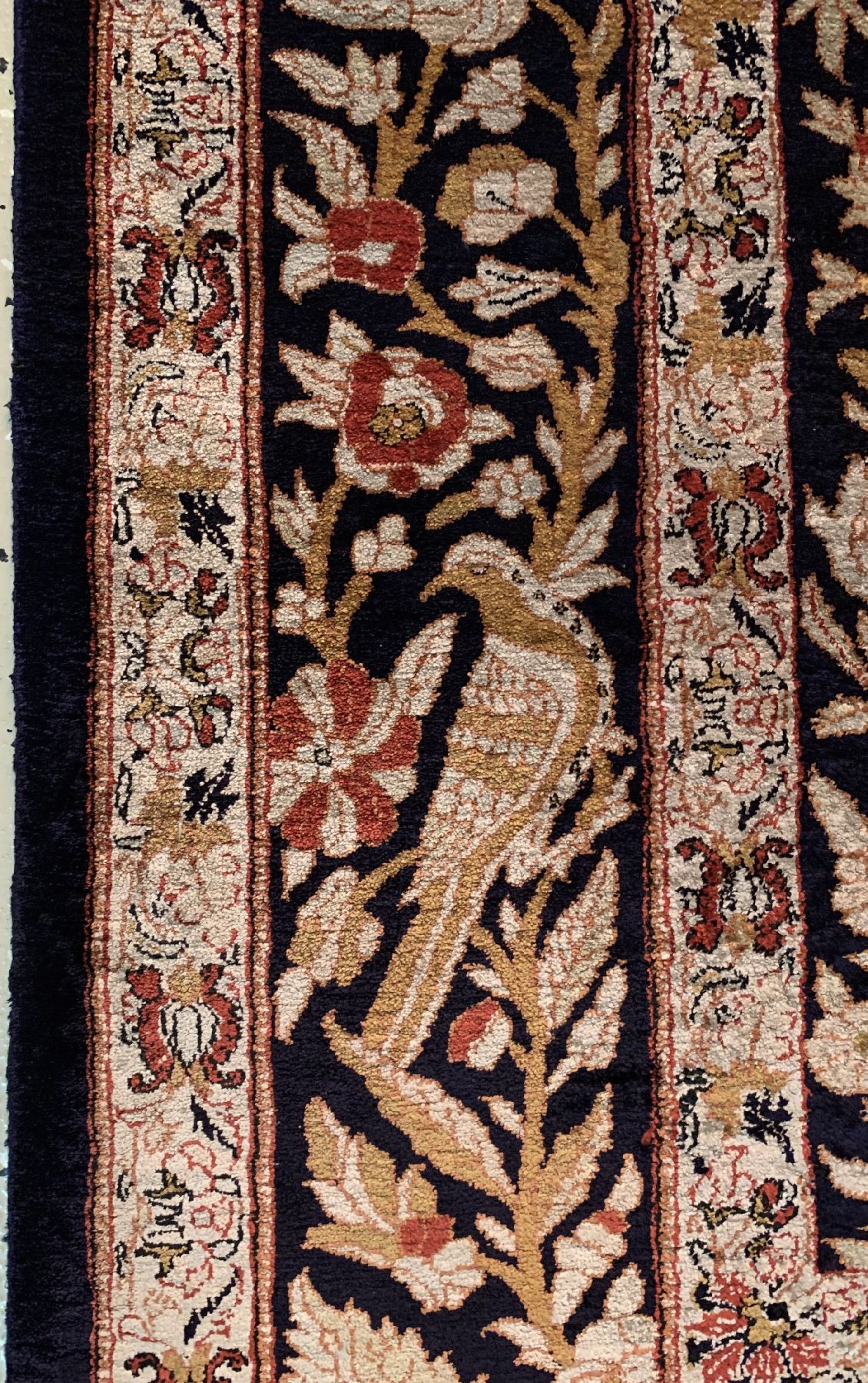 Detail e: Seltener feiner Seiden Ghom der Meisterwerkstatt Shakeri, Persien, um 1930/40, reine Naturseide, schwarzgrundiger Seiden Ghom mit aufwendigem ...