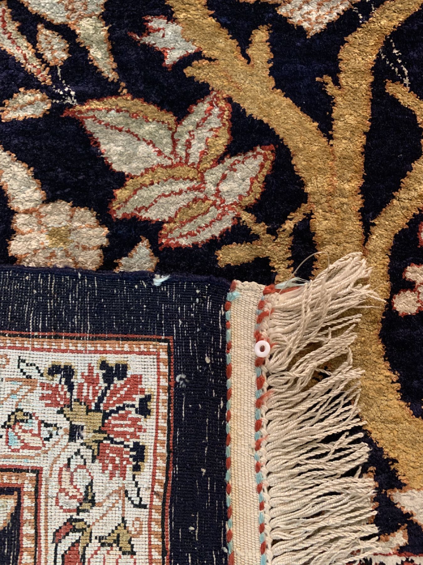 Detail g: Seltener feiner Seiden Ghom der Meisterwerkstatt Shakeri, Persien, um 1930/40, reine Naturseide, schwarzgrundiger Seiden Ghom mit aufwendigem ...