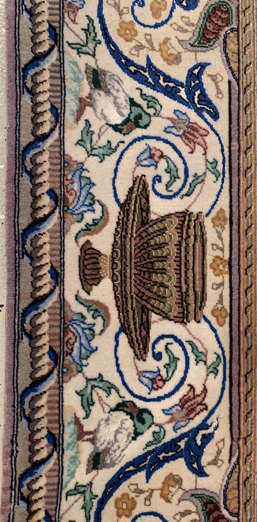 Detail f: Feiner Täbriz Part-Silk(60 Raj), Nordwestpersien, Korkwolle mit Seide geknüpft auf Seide, sehr dekorative Vasen Motive auf weißem Feld, ca.210 x ...