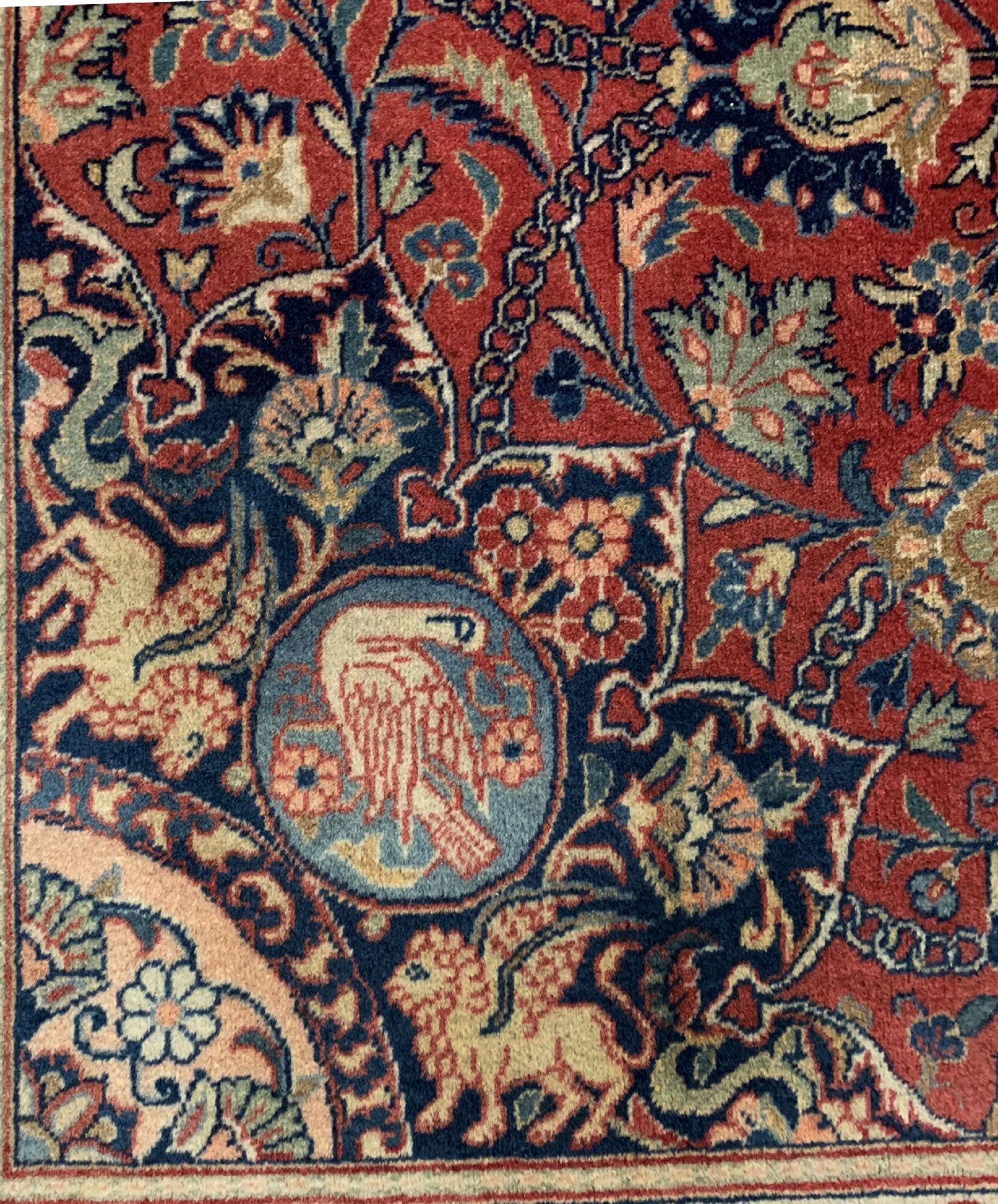 Detail b: Feiner Kork Keschan, Zentralpersien, um 1930, Korkwolle geknüpft auf Baumwolle, seltener Keschan mit Shirdal(Greif) Darstellung in den Ecknischen, ...