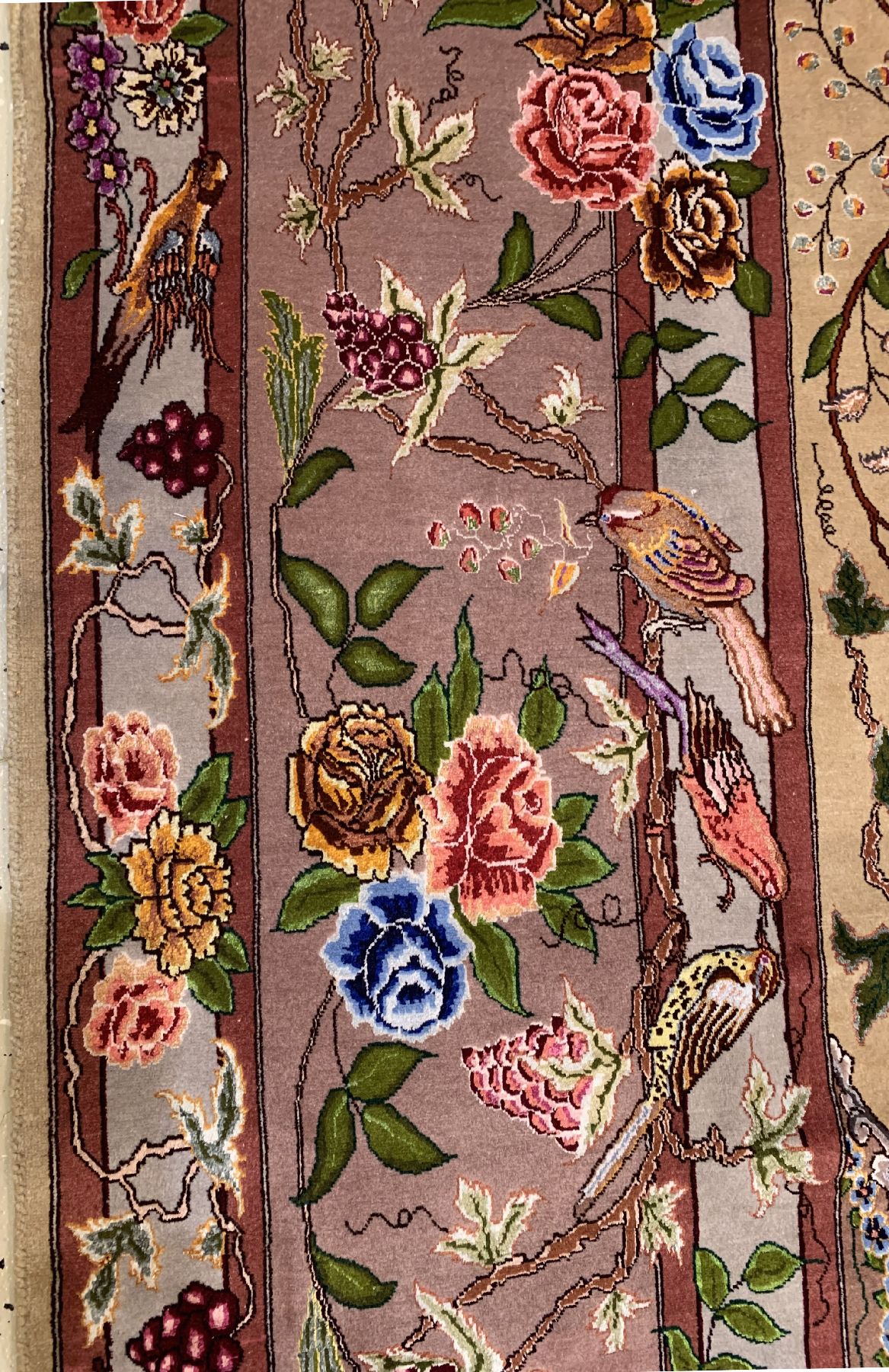 Detail e: Feiner grüngrundiger Täbriz(60 Raj), Persien, ca.60 Jahre, Korkwolle mit Seide geknüpft auf Baumwolle, ca .360 x 250 cm,ca, 800.000 Kn/qm, (Sehr ...