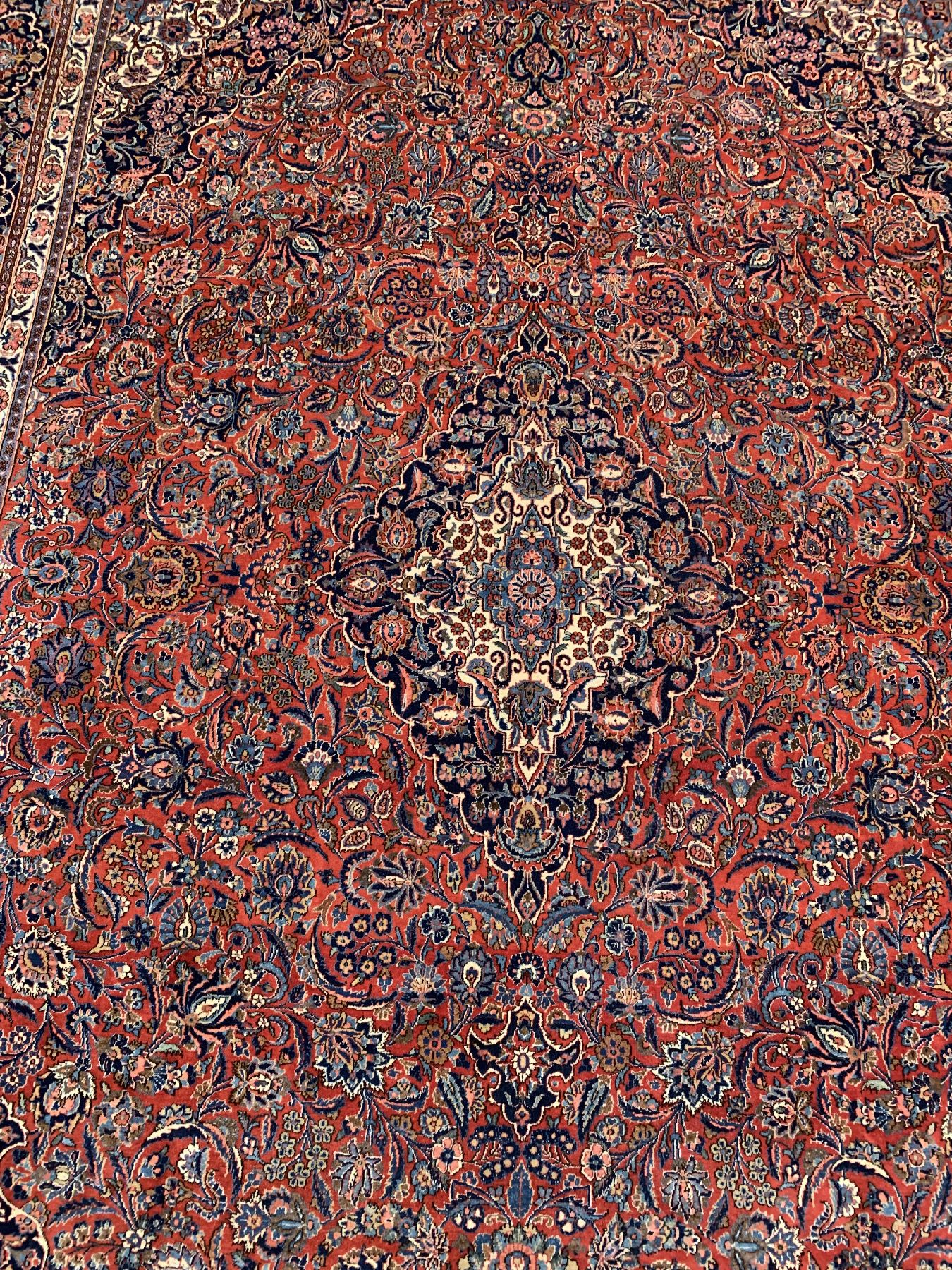 Detail a: Feiner Ghaswin antik, Persien, um 1910, Korrkwolle geknüpft auf Baumwolle, seltener Großformatiger Ghaswin mit Medallion Design, ca. 428 x 320 cm, ...