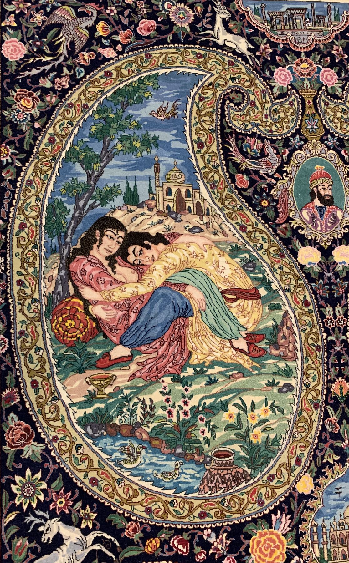 Detail b: Seltener feiner Täbriz, (60 Raj), Persien, um 1950, Korkwolle geknüpft auf Seide, 4 Bothes mit Abbildungen von Liebespaaren aus den Gedichten des ...