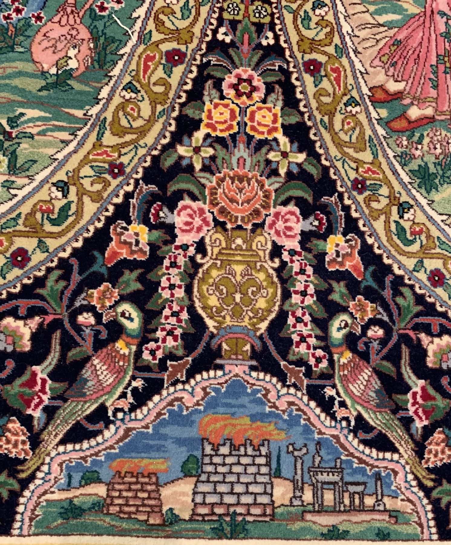 Detail g: Seltener feiner Täbriz, (60 Raj), Persien, um 1950, Korkwolle geknüpft auf Seide, 4 Bothes mit Abbildungen von Liebespaaren aus den Gedichten des ...