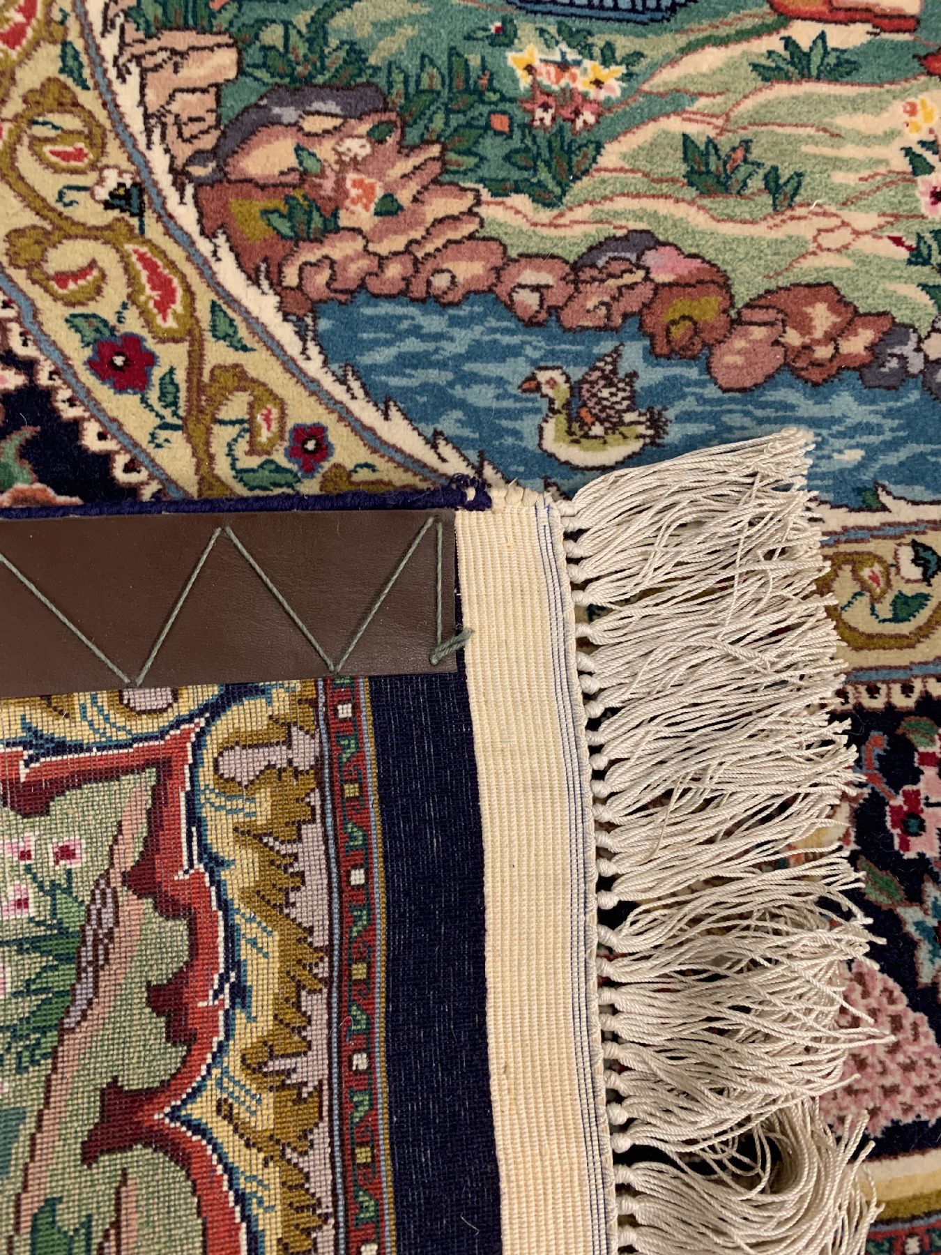 Detail h: Seltener feiner Täbriz, (60 Raj), Persien, um 1950, Korkwolle geknüpft auf Seide, 4 Bothes mit Abbildungen von Liebespaaren aus den Gedichten des ...