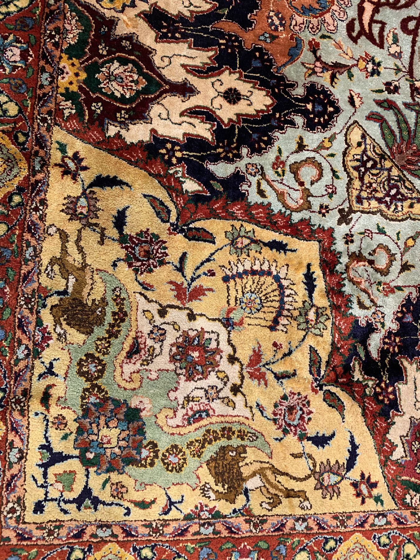 Detail e: Seiden Täbriz fein , Persien, um 1930, reine Naturseide, seltener grüngrundiger Seiden Täbriz in hochwertiger Qualität, ca. 398 x 296cm, ...