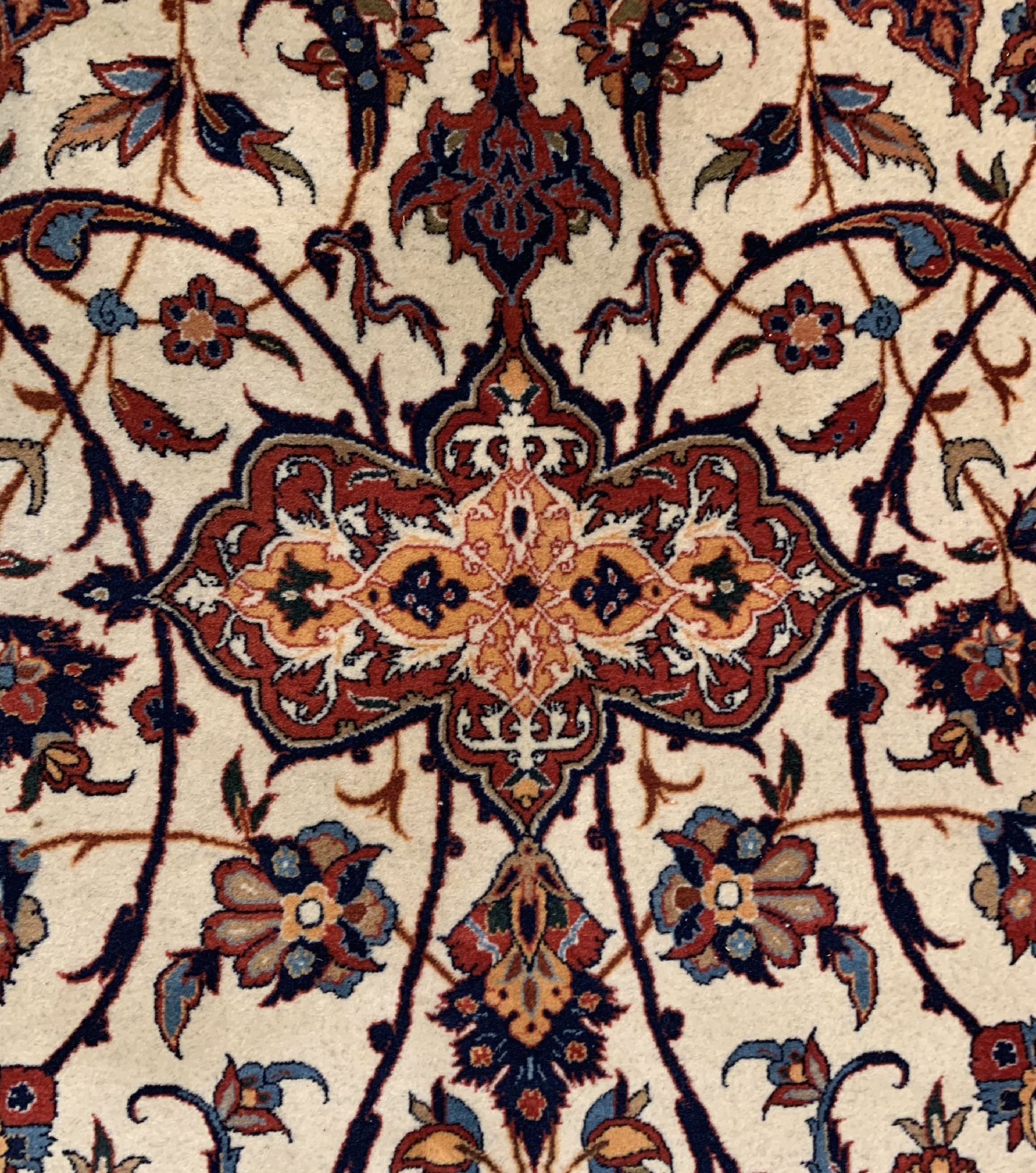 Detail a: Esfahan Shoureshi fein (Part-Silk),Zentralpersien, um 1920/1930, Korkwolle mit Seide geknüpft auf Seide, feiner Esfahan aus der Meisterwerkstatt ...