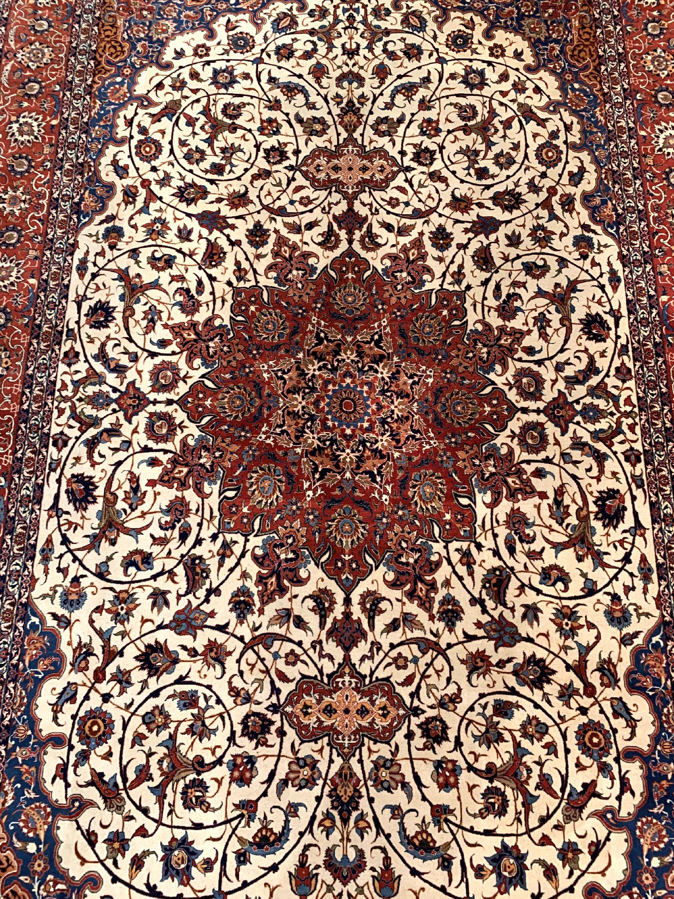 Detail d: Esfahan Shoureshi fein (Part-Silk),Zentralpersien, um 1920/1930, Korkwolle mit Seide geknüpft auf Seide, feiner Esfahan aus der Meisterwerkstatt ...