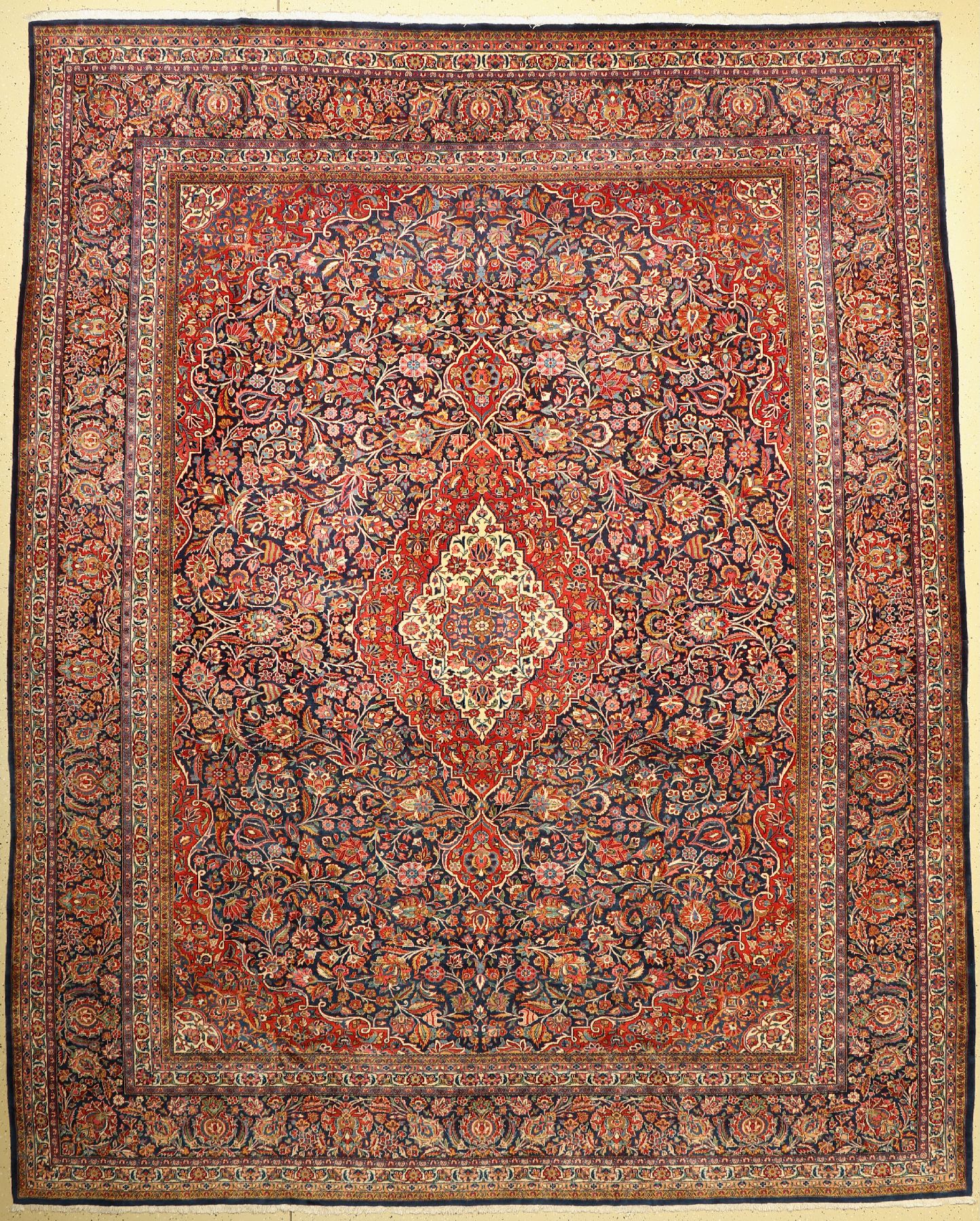 Hochwertiger feiner Ghaswin Kork, Persien,um 1930, Korkwolle geknüpft auf Baumwolle, Klassischer Medallion Design, ca. 395 x 312 cm, EHZ:2(Sehr ...