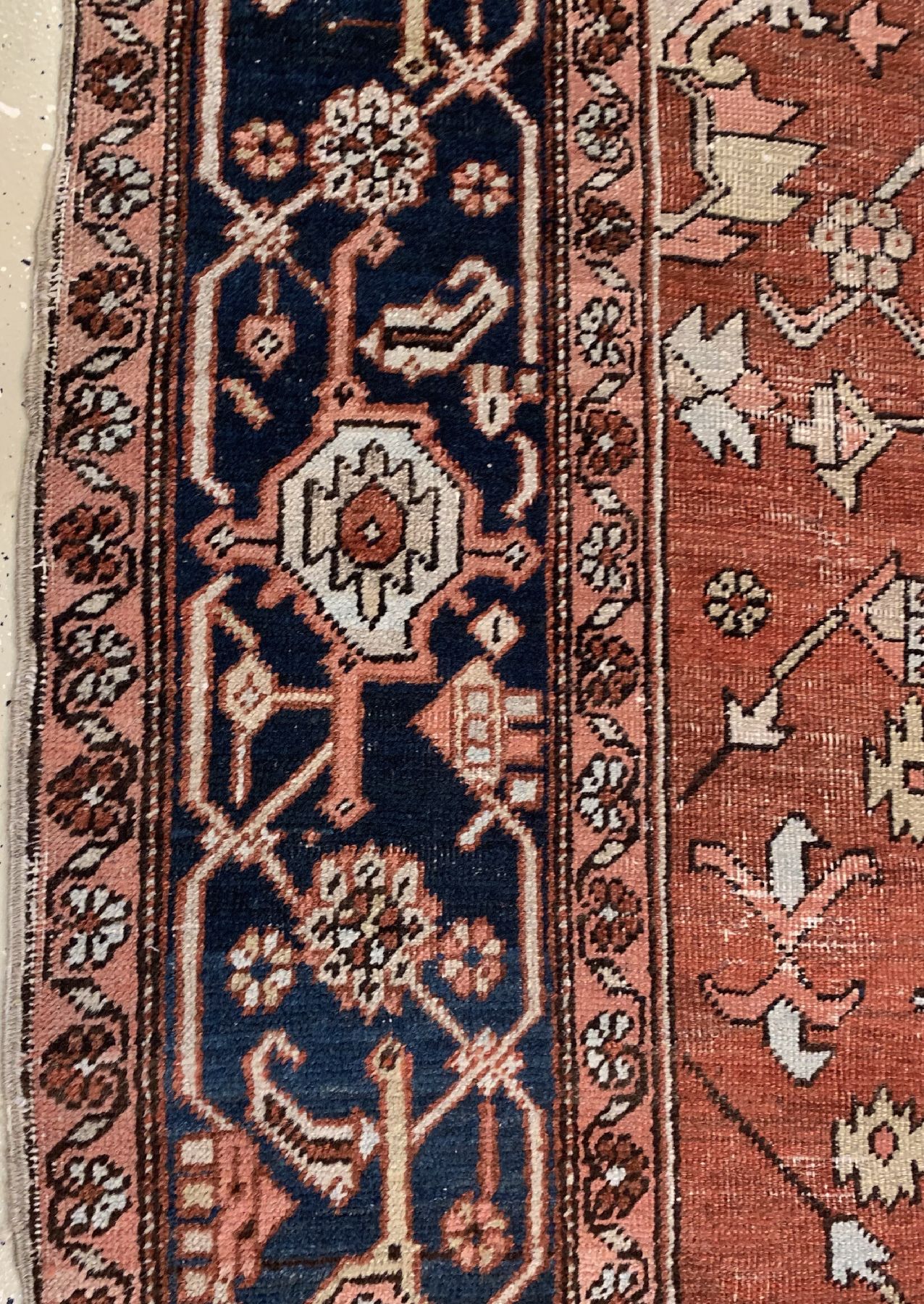 Detail e: Heriz antik, Persien, um 1900, Wolle geknüpft auf Baumwolle, ca, 383 x 304 cm, (Alters- und Gebrauchsspuren).2 Löcher