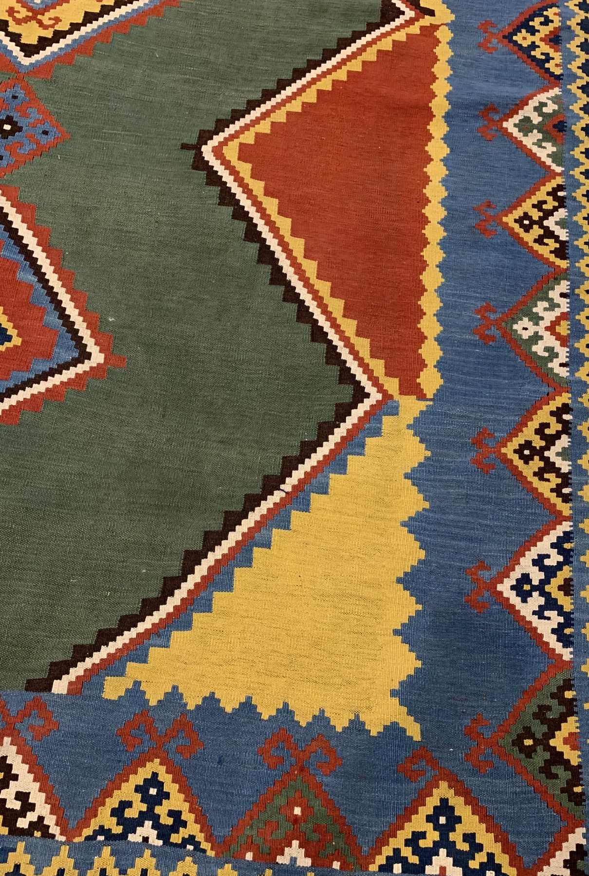 Detail b: Feiner Bunter Gaschgai Kelim, Südwestpersien, um 1910/1920, Wolle gewebt auf Wolle, hochwertige Nomadenarbeit, ausdruckstarke Naturfarben, ca, 270 ...