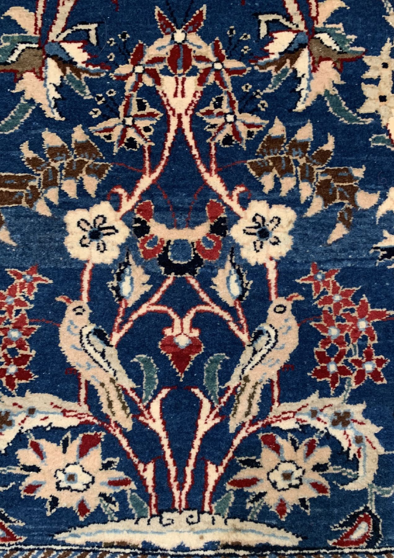 Detail c: Feiner Nain Tudeschk alt, Zentralpersien, um 1940/1950, Korkwolle geknüpft auf Baumwolle, himmelblauer Fond mit Tudeschk typischer roter Umrandung, ...