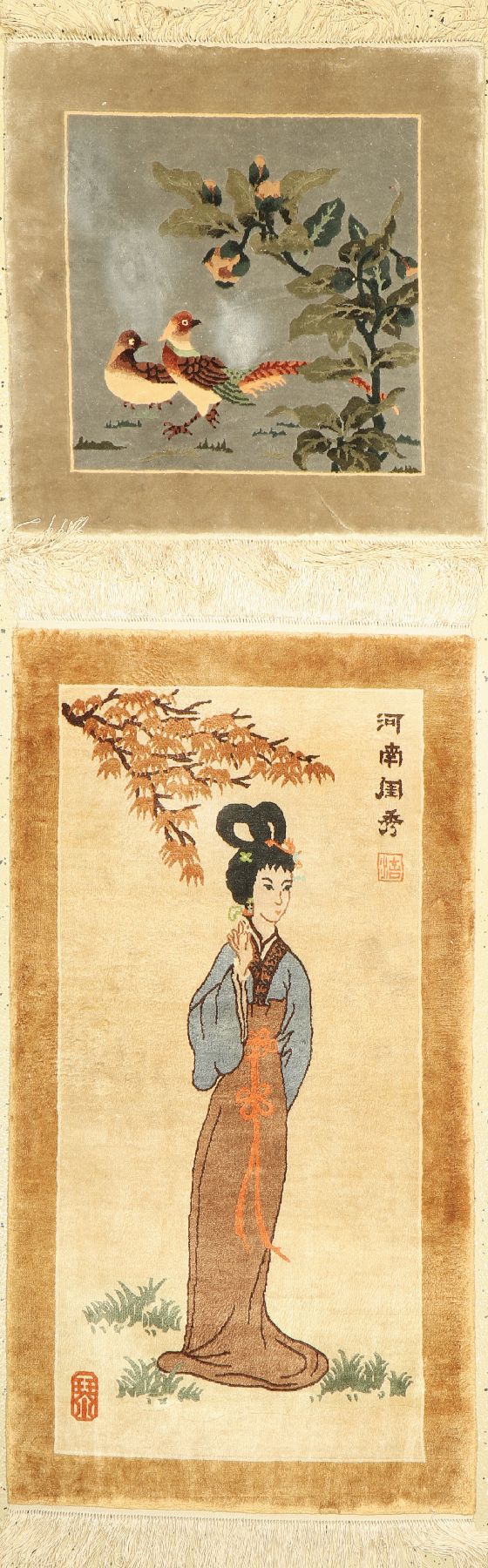 Zwei China Seide, ca. 50 Jahre, reine Naturseide, ca. 115 x 60 cm und ca, 64 x 62 cmguter Zustand,(Fleckig)