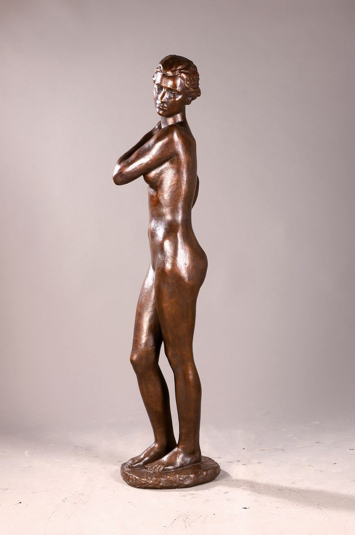 Detail b: Fritz Klimsch, 1870-1960, typische Figur des Künstlers im Stil der neuen Sachlichkeit, Körperlichkeit in der der Bewegung akzentuiert, Spielbein ...