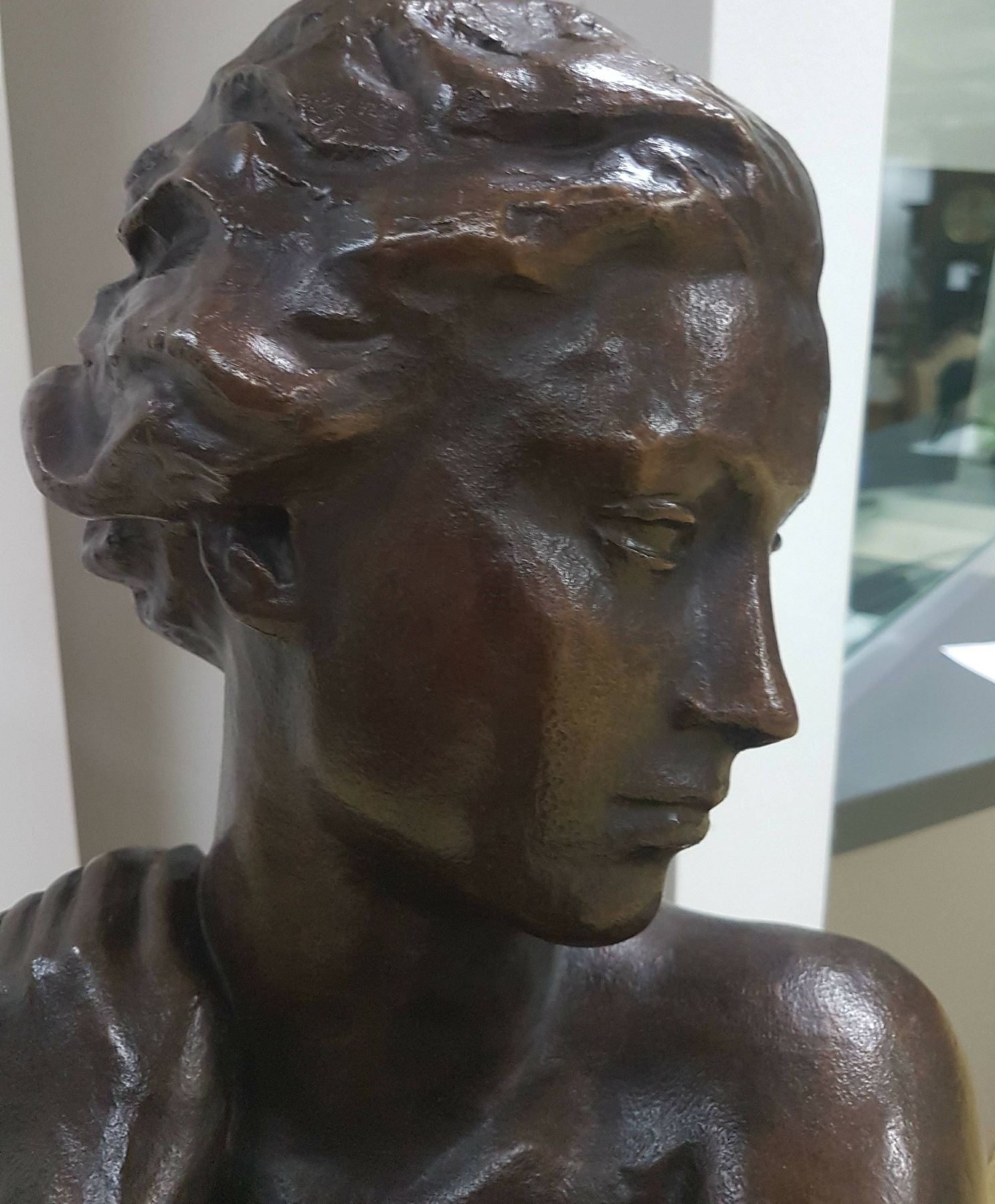 Detail e: Fritz Klimsch, 1870-1960, typische Figur des Künstlers im Stil der neuen Sachlichkeit, Körperlichkeit in der der Bewegung akzentuiert, Spielbein ...