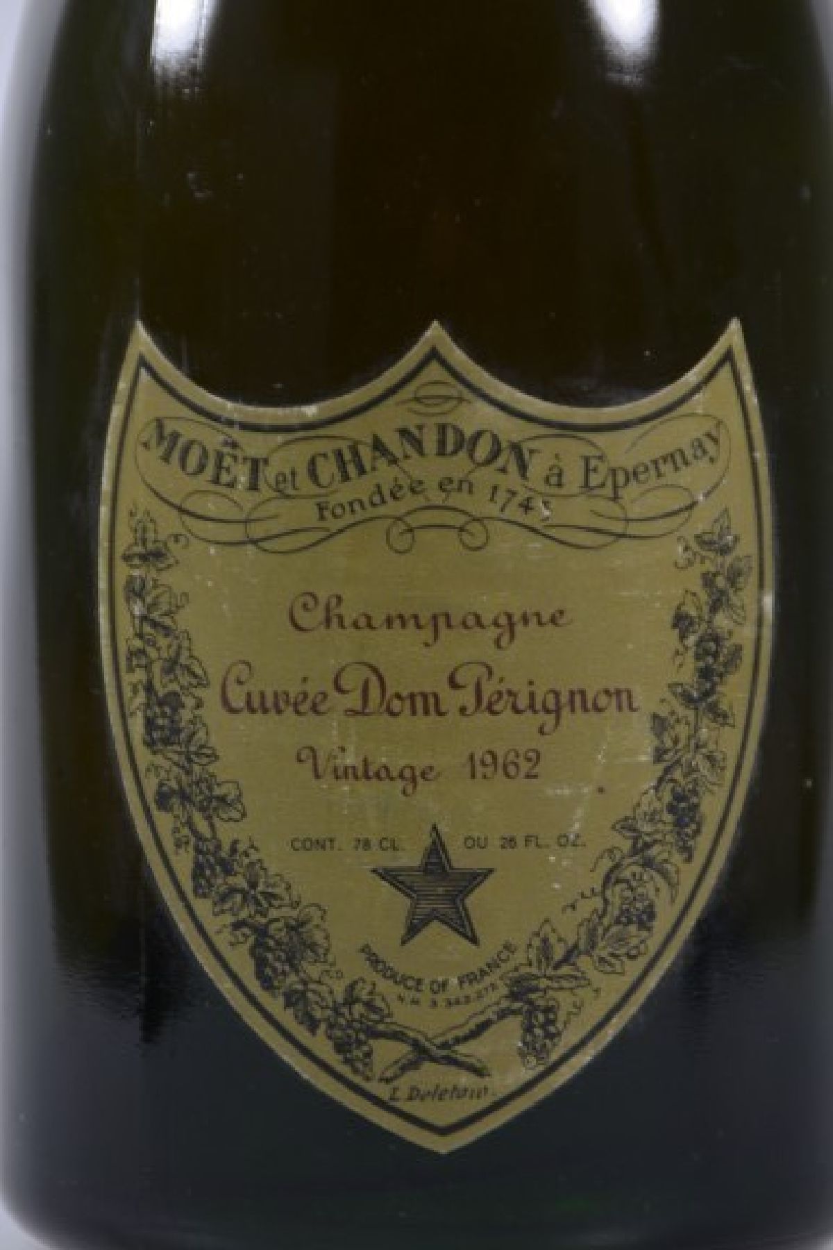 Detail a: 1 Flasche 1962 Moet et Chandon, Cuvée Dom Perignon, brut, into shoulder, Kapsel besch.