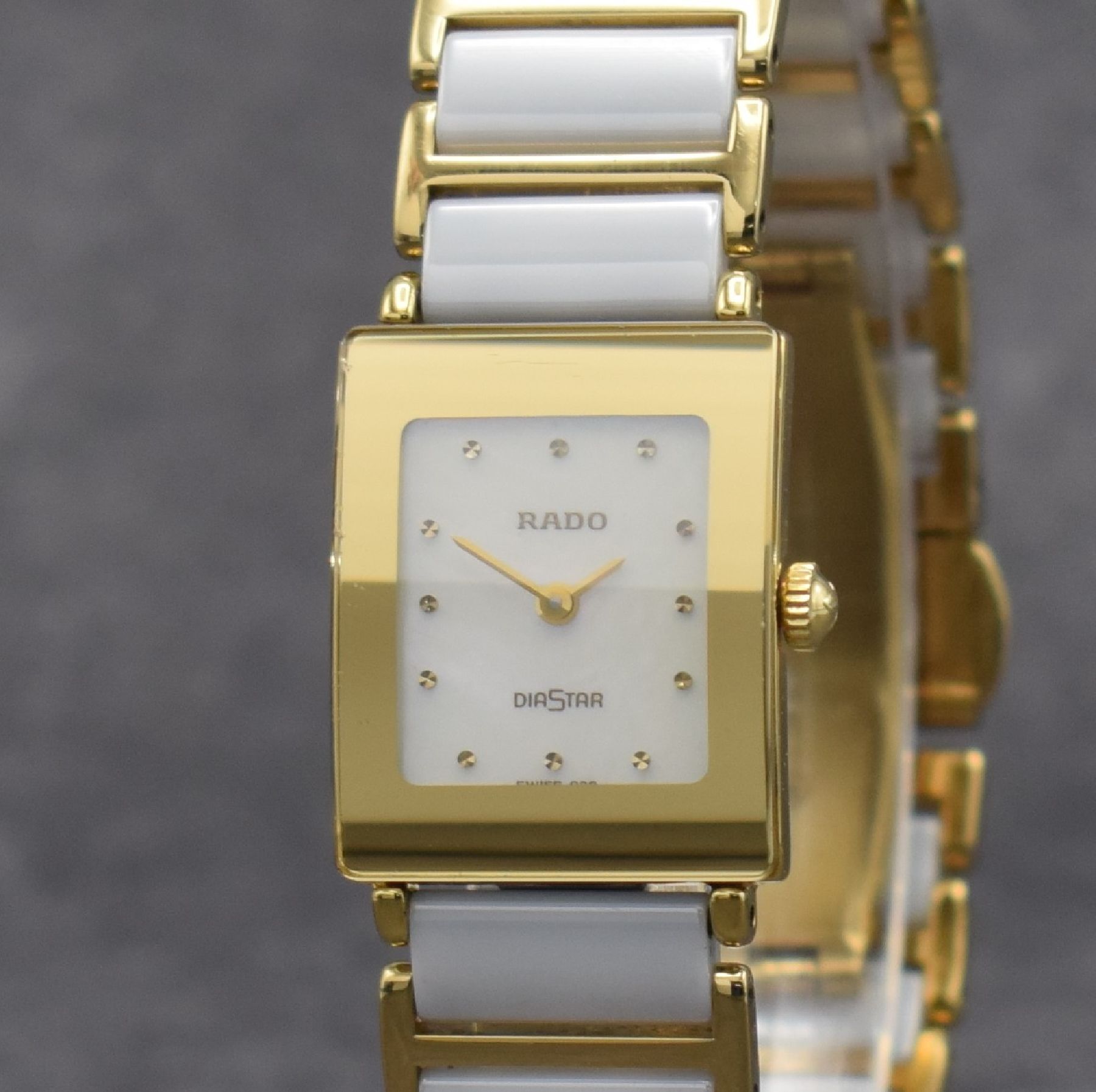 Detail c: RADO Damenarmbanduhr Diastar, Schweiz um 2000, Ref. 153.0283.3N, verg. Geh., Gliederband m. weißen Keramikelementen & dopp. Faltschl., quarz, Boden ...