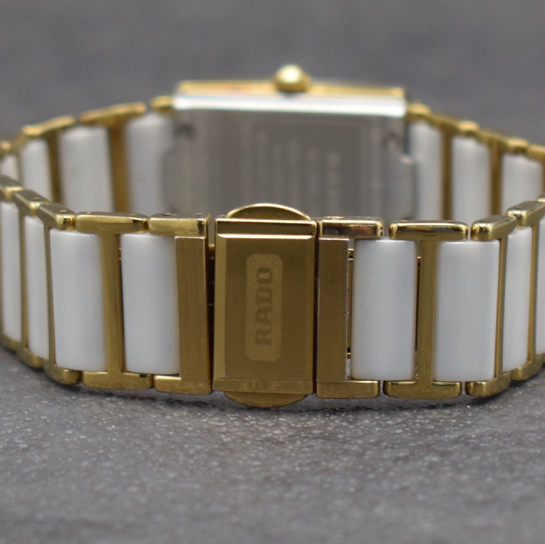 Detail d: RADO Damenarmbanduhr Diastar, Schweiz um 2000, Ref. 153.0283.3N, verg. Geh., Gliederband m. weißen Keramikelementen & dopp. Faltschl., quarz, Boden ...